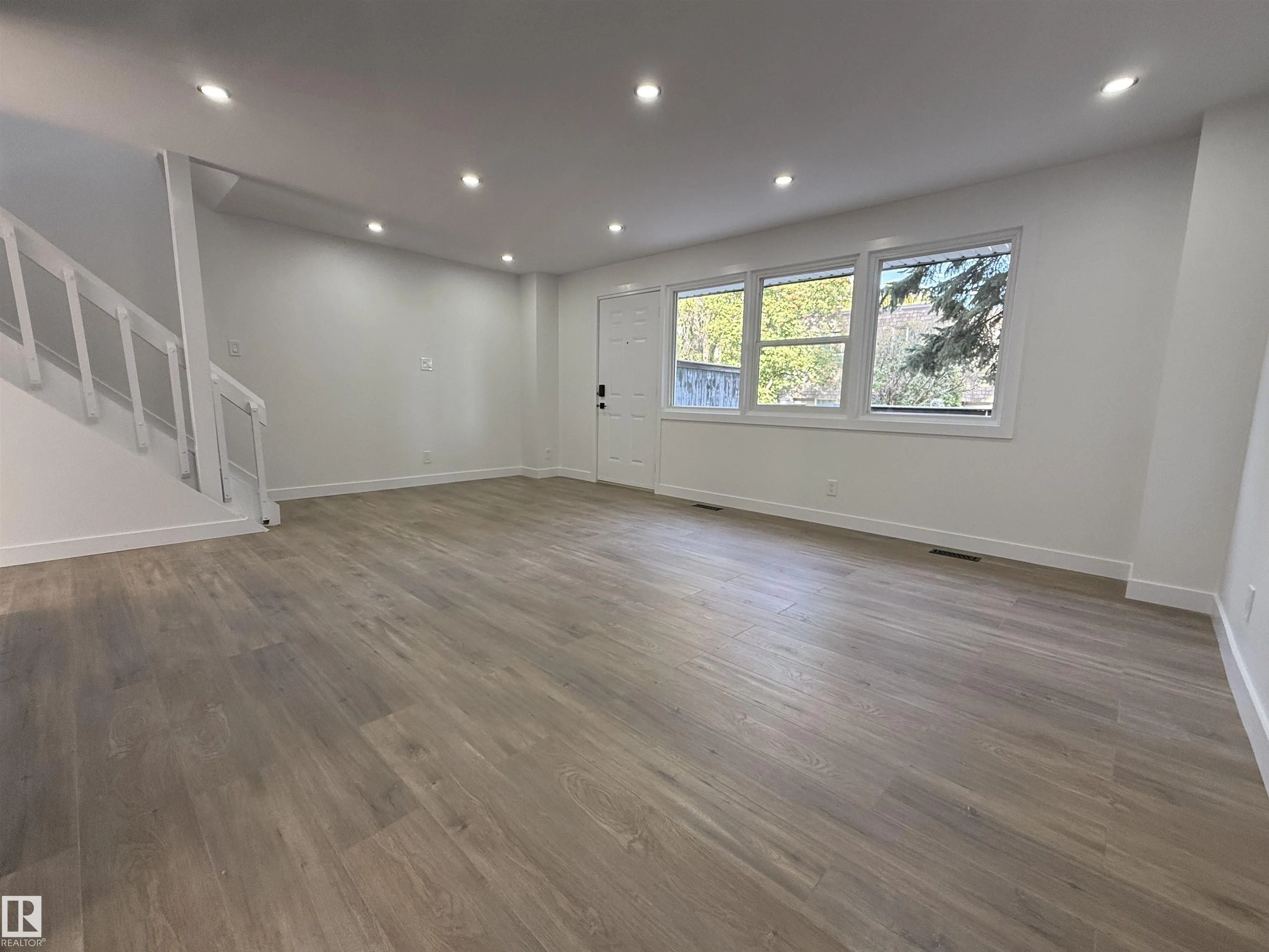 713 VILLAGE ON THE GREEN