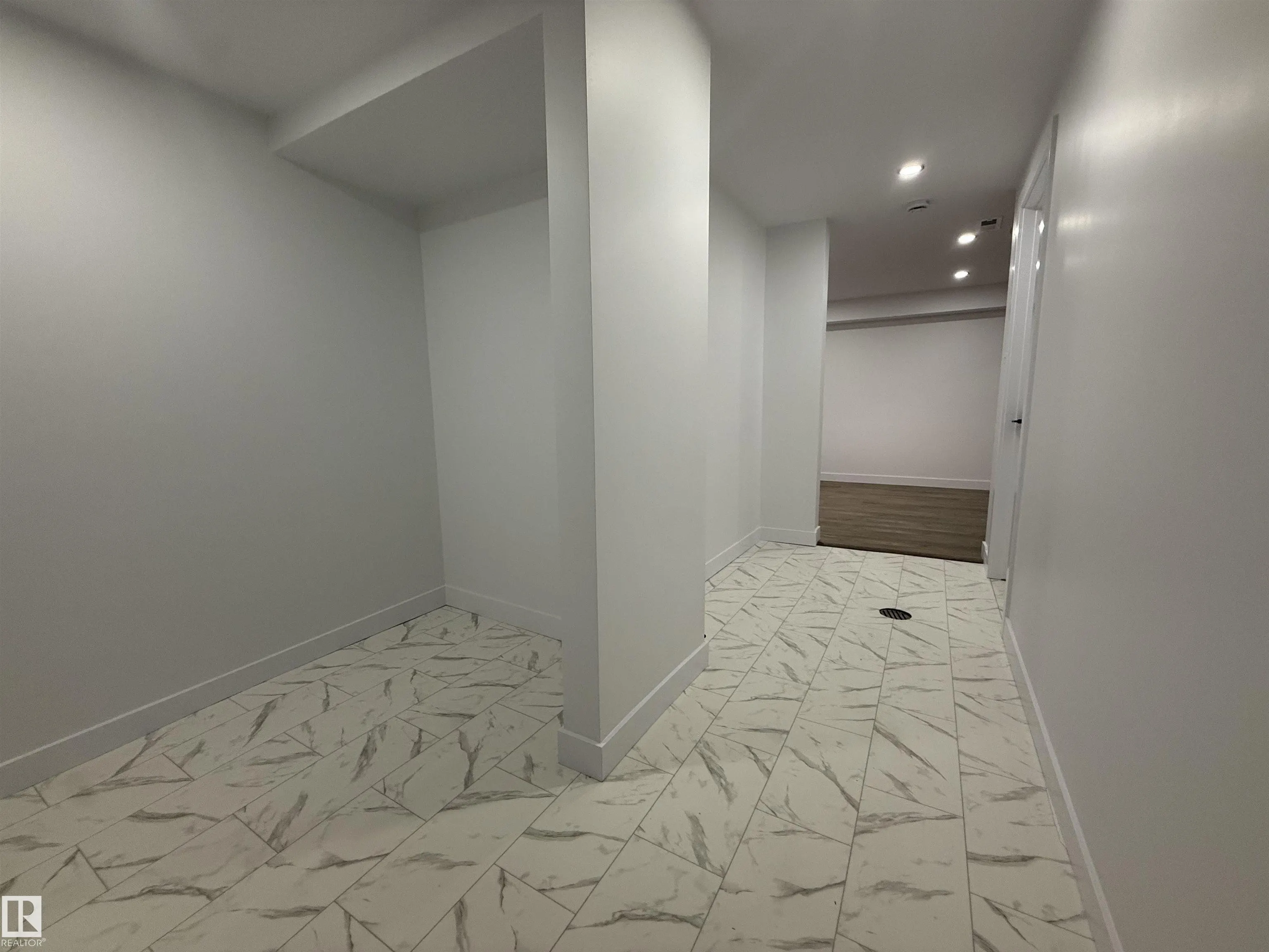 713 VILLAGE ON THE GREEN