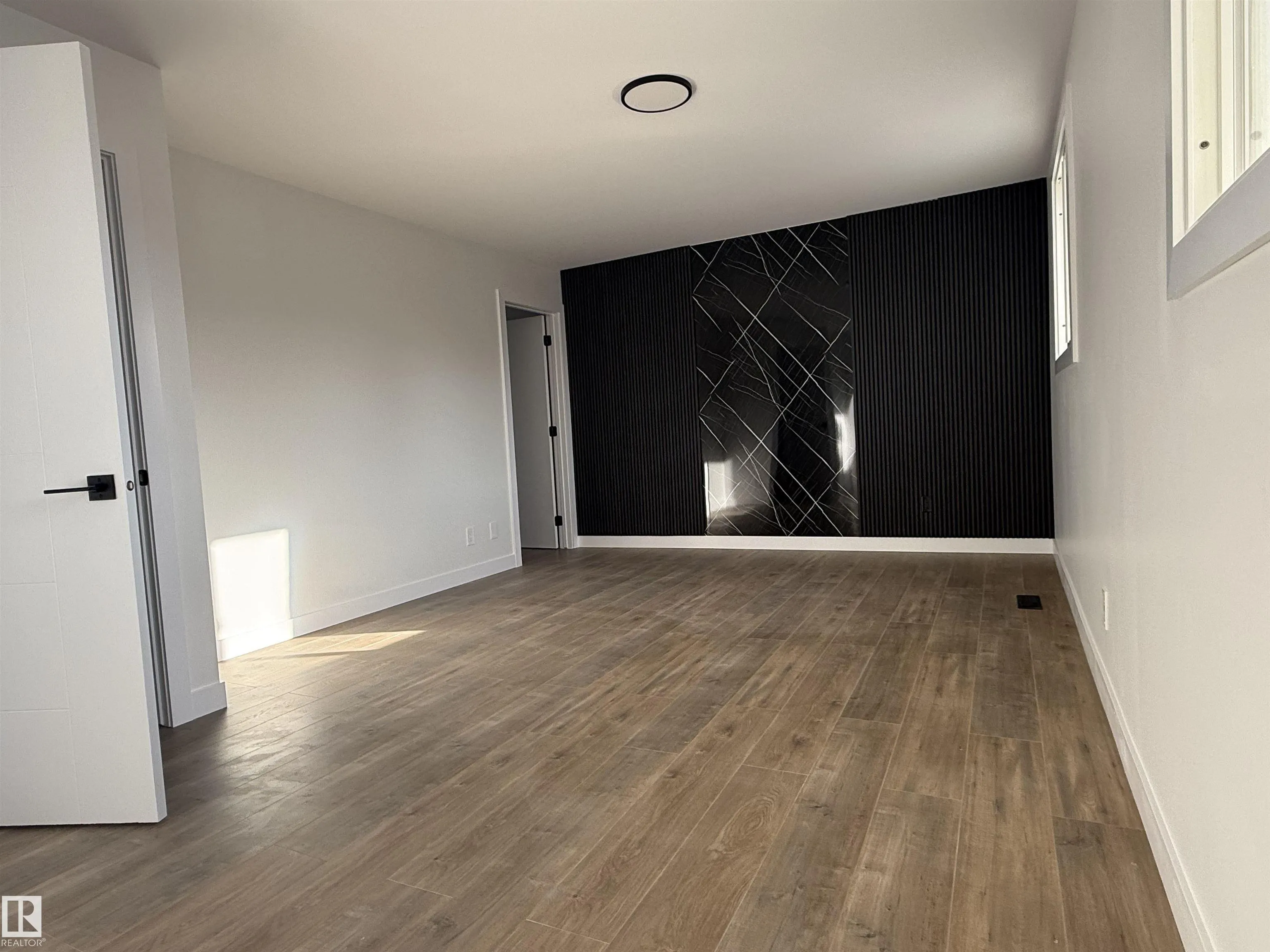 713 VILLAGE ON THE GREEN