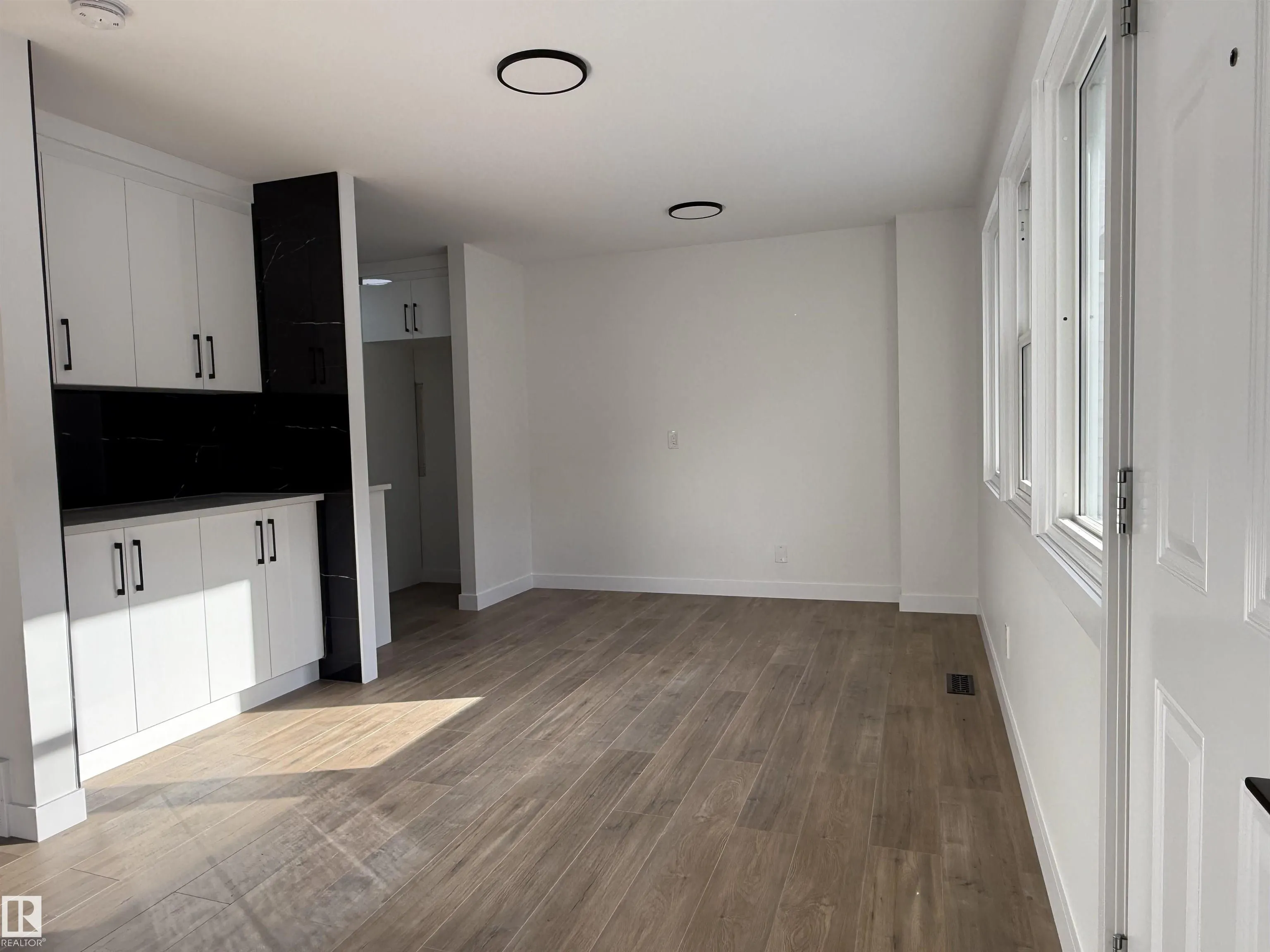 713 VILLAGE ON THE GREEN