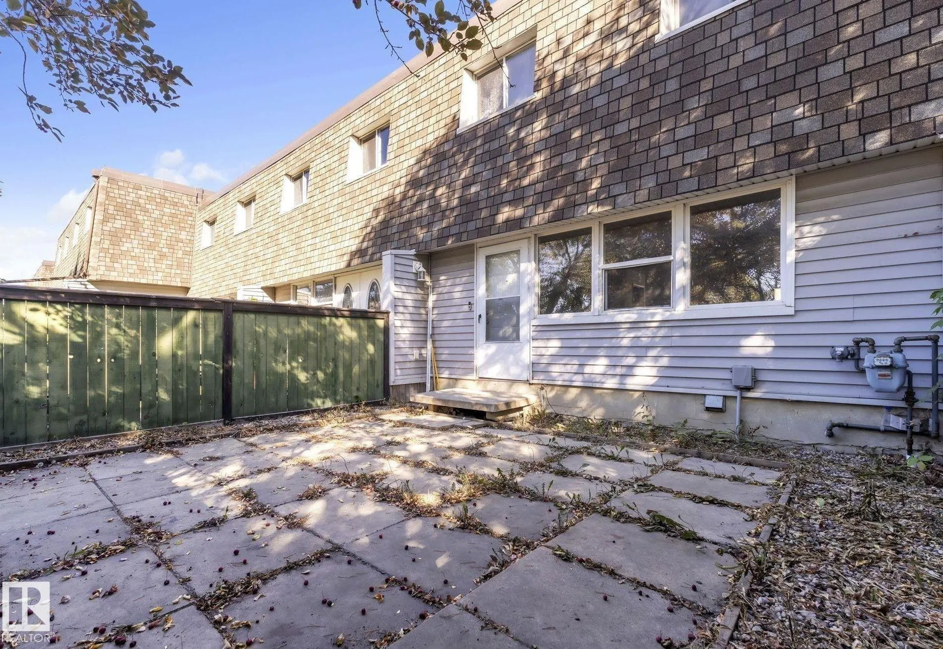 713 VILLAGE ON THE GREEN