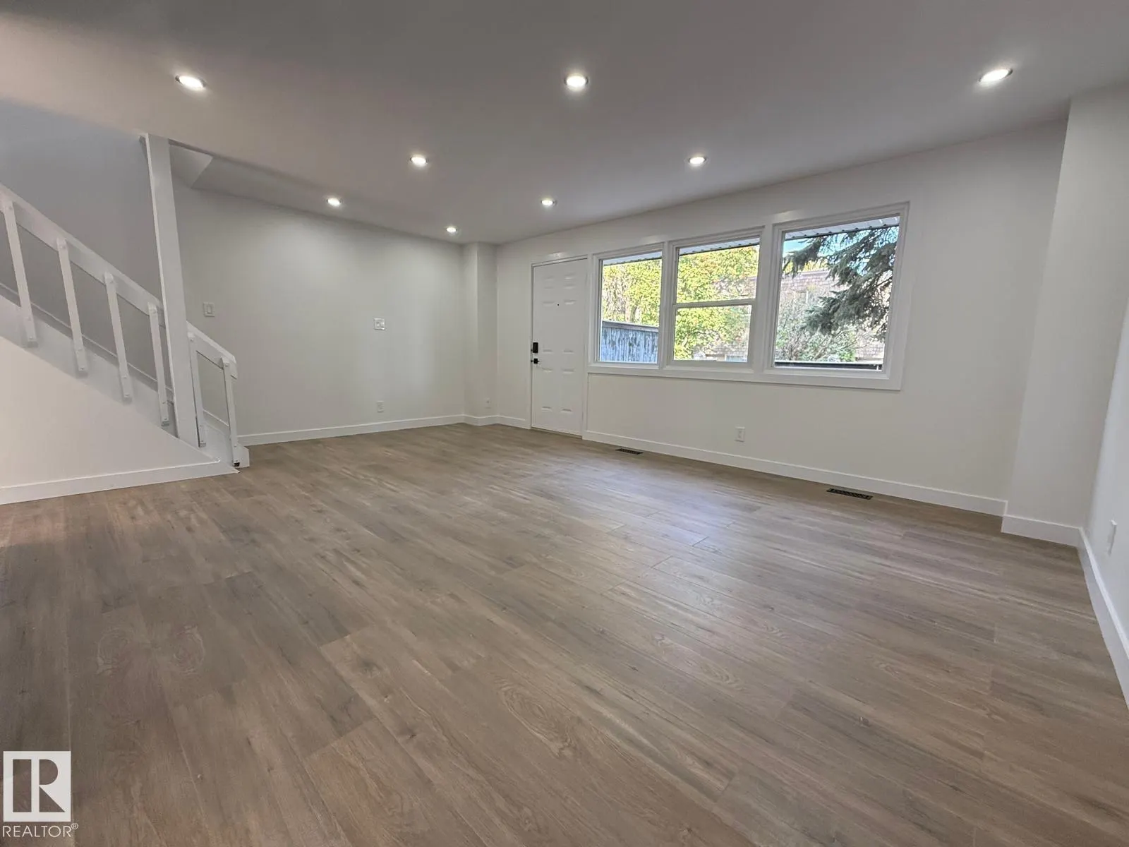 713 VILLAGE ON THE GREEN