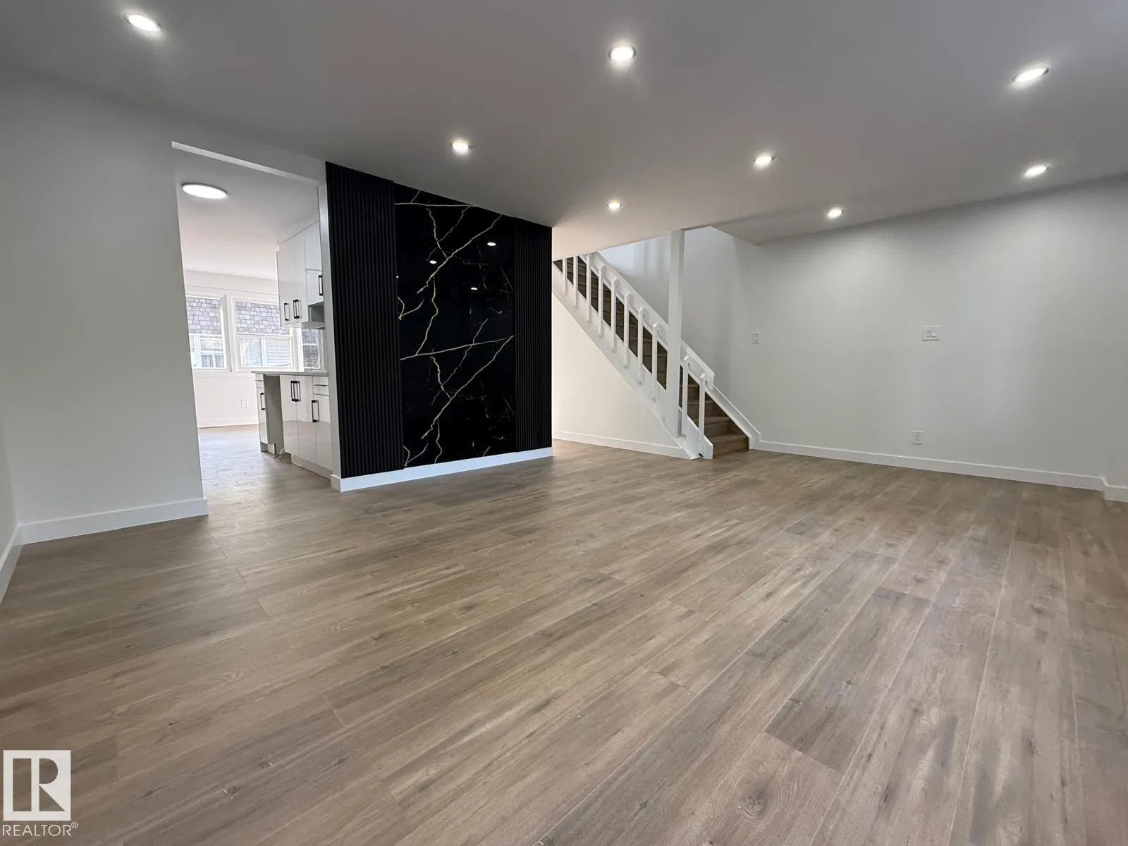 713 VILLAGE ON THE GREEN