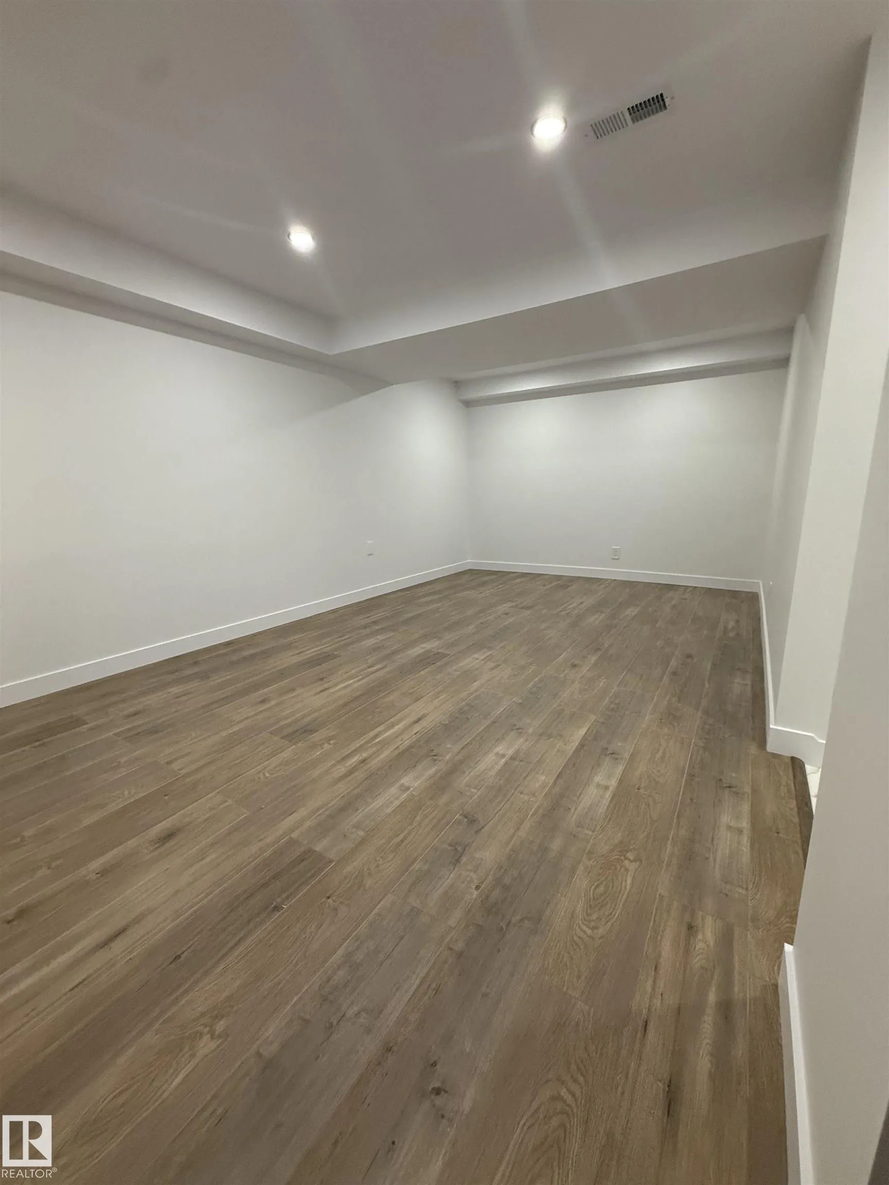 713 VILLAGE ON THE GREEN