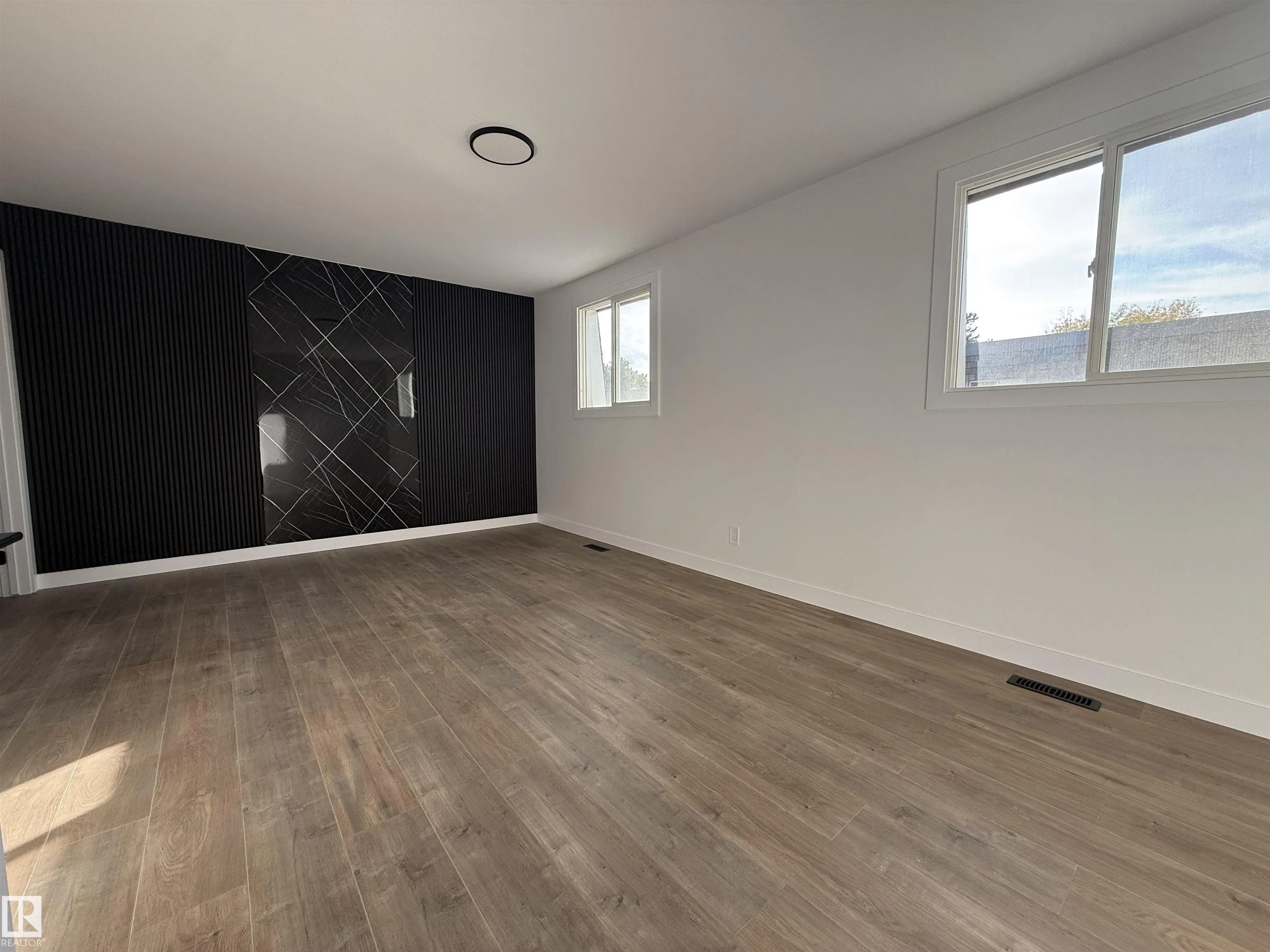 713 VILLAGE ON THE GREEN