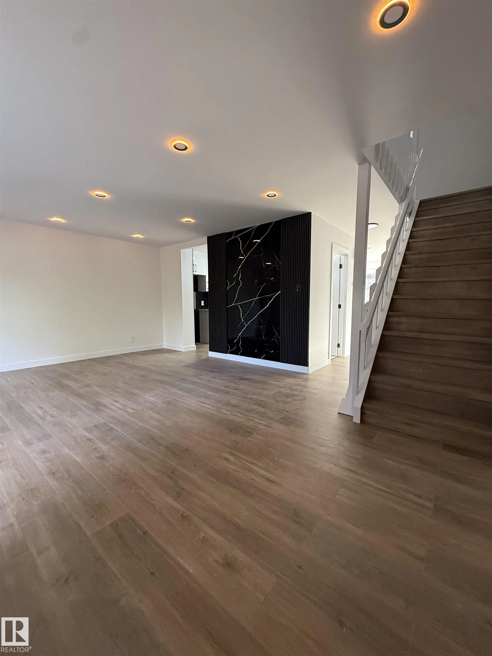 713 VILLAGE ON THE GREEN