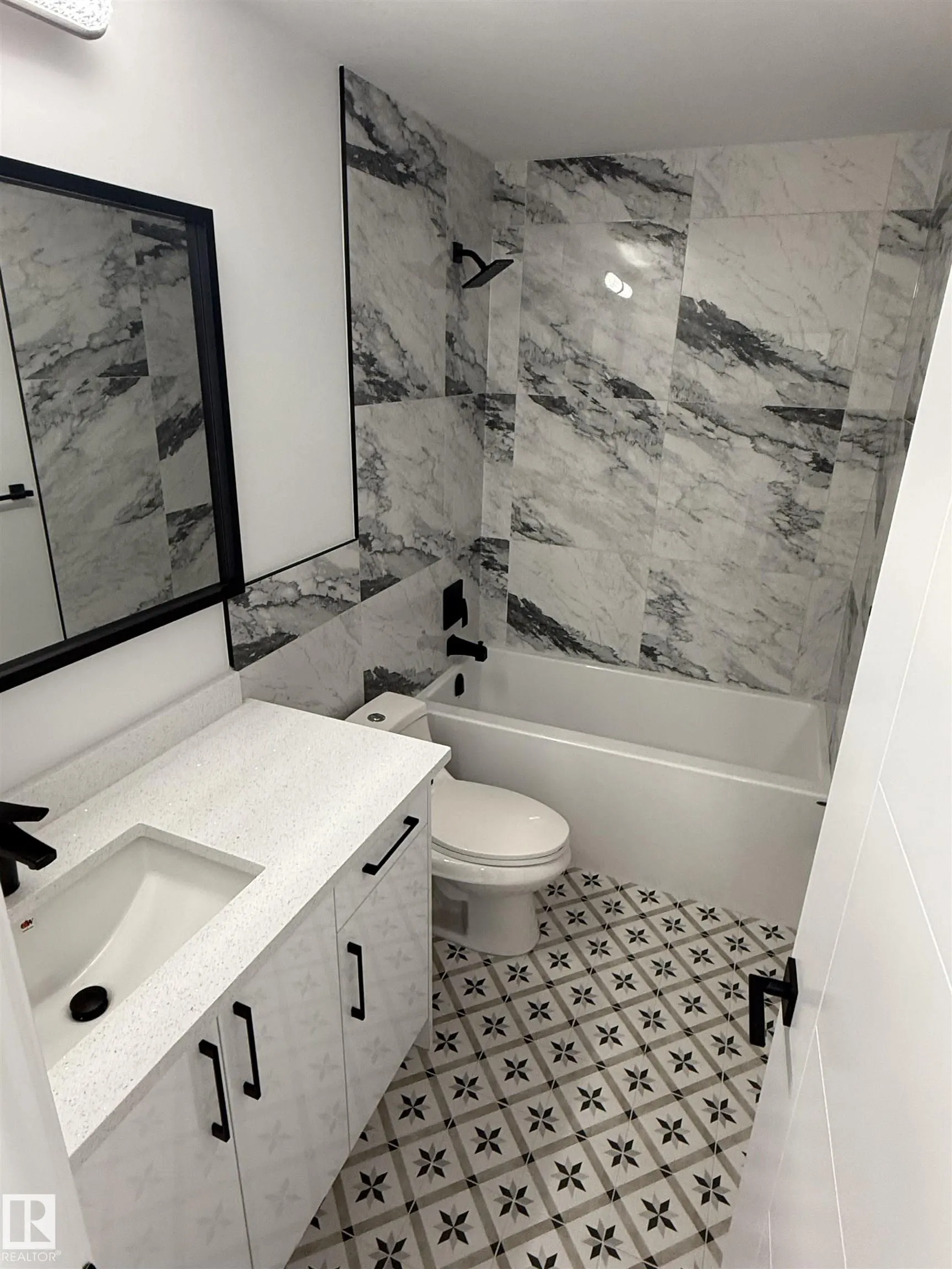 713 VILLAGE ON THE GREEN