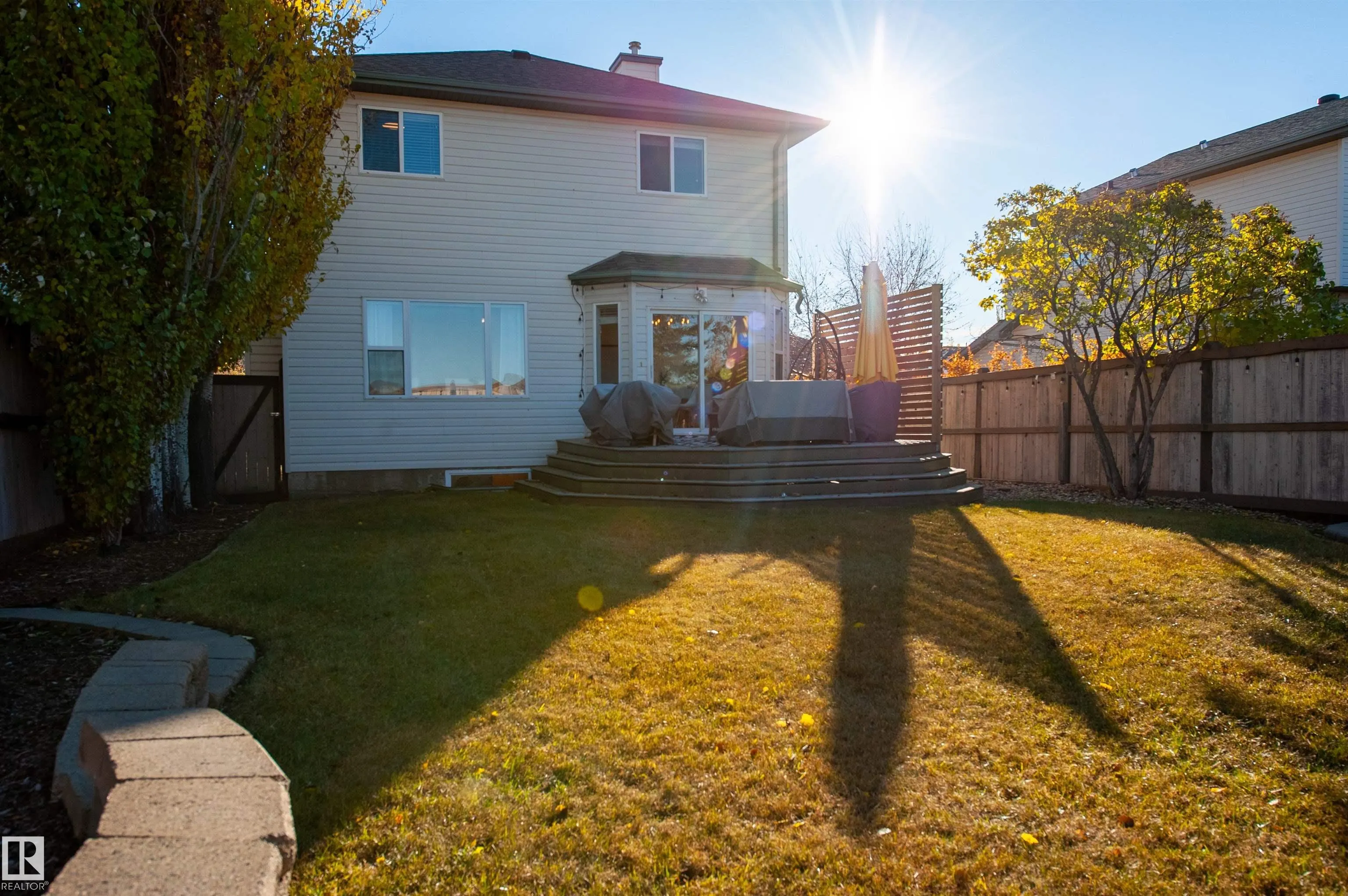 73 SUNFLOWER Crescent