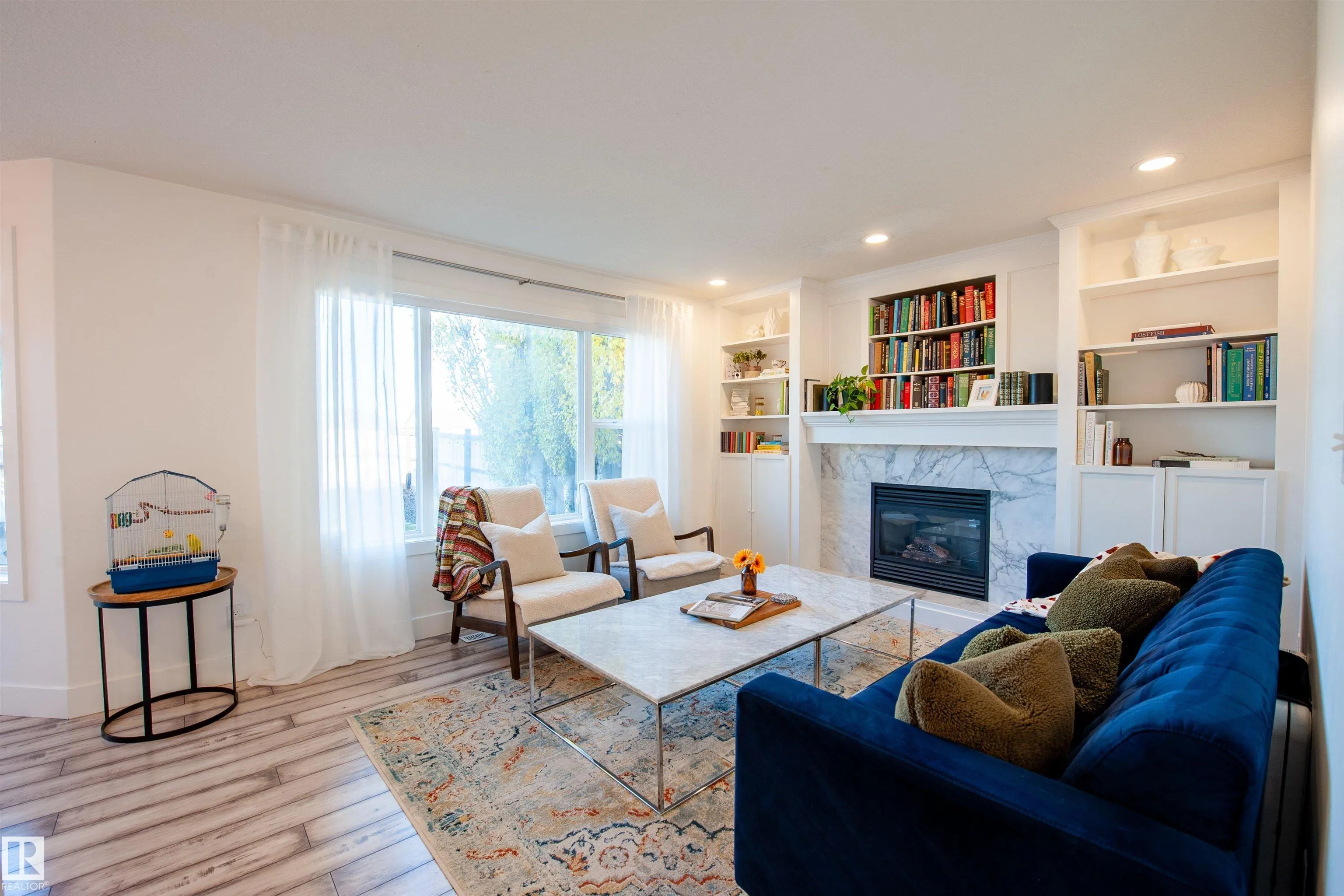 73 SUNFLOWER Crescent