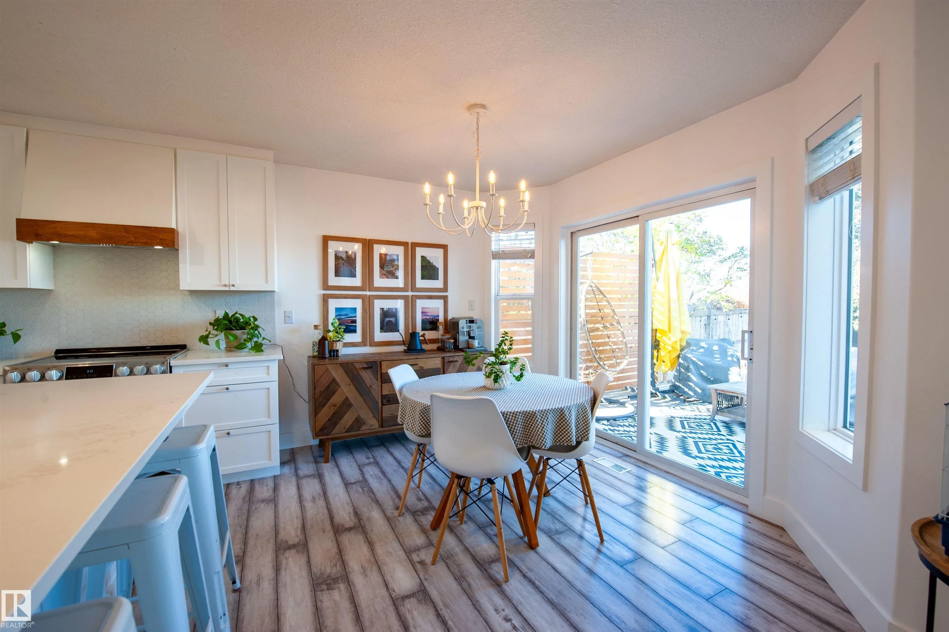 73 SUNFLOWER Crescent