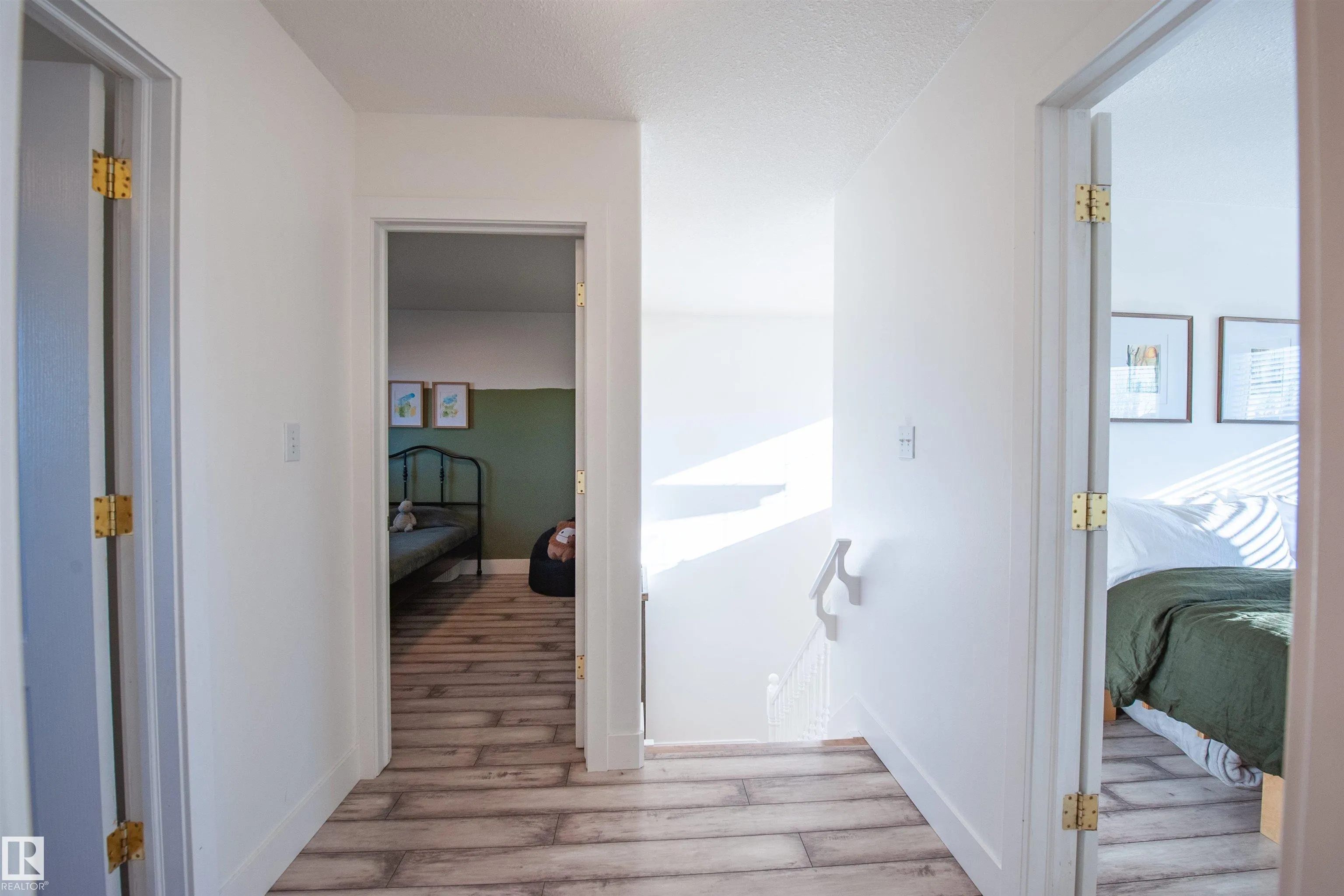 73 SUNFLOWER Crescent