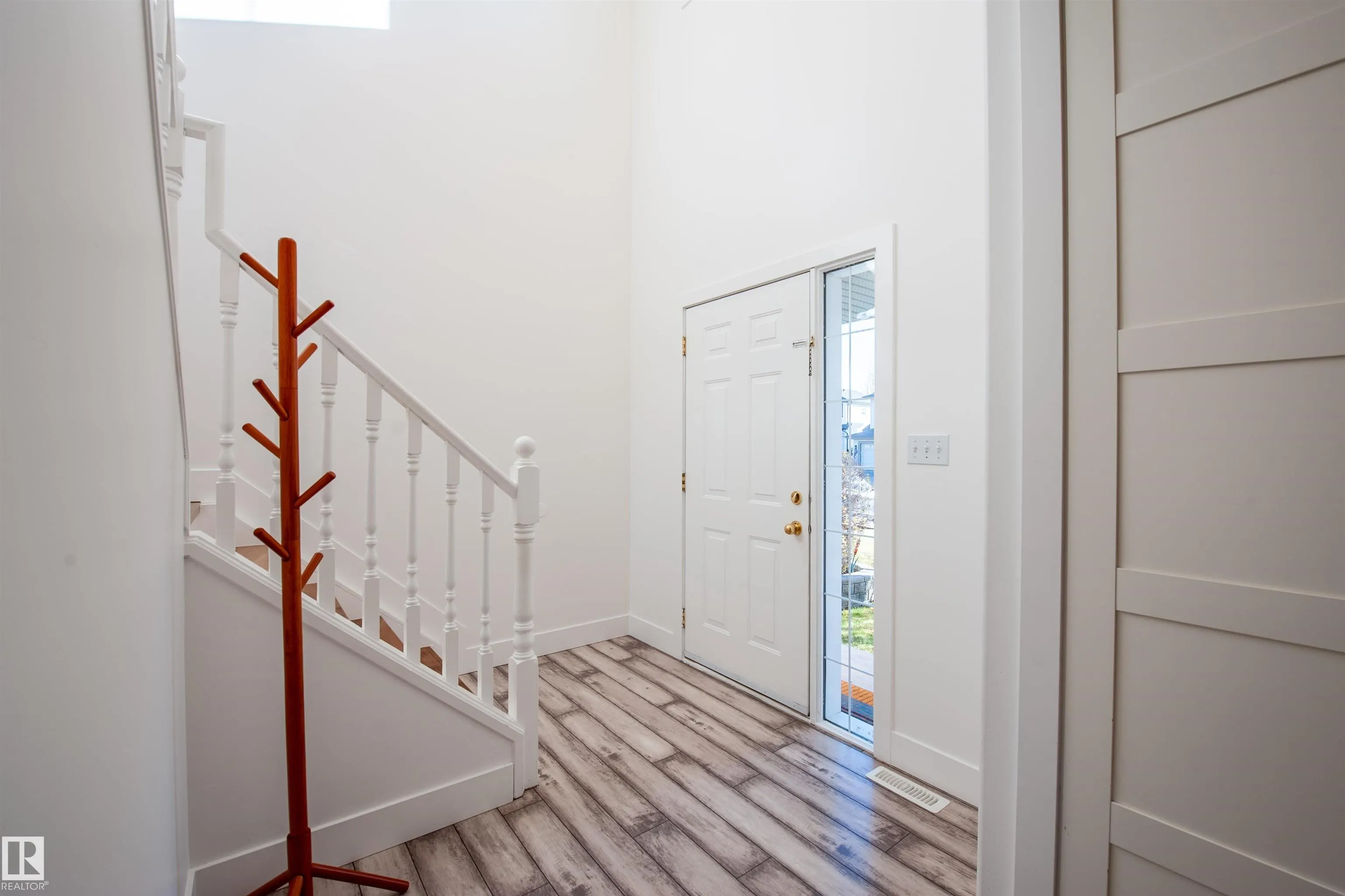 73 SUNFLOWER Crescent