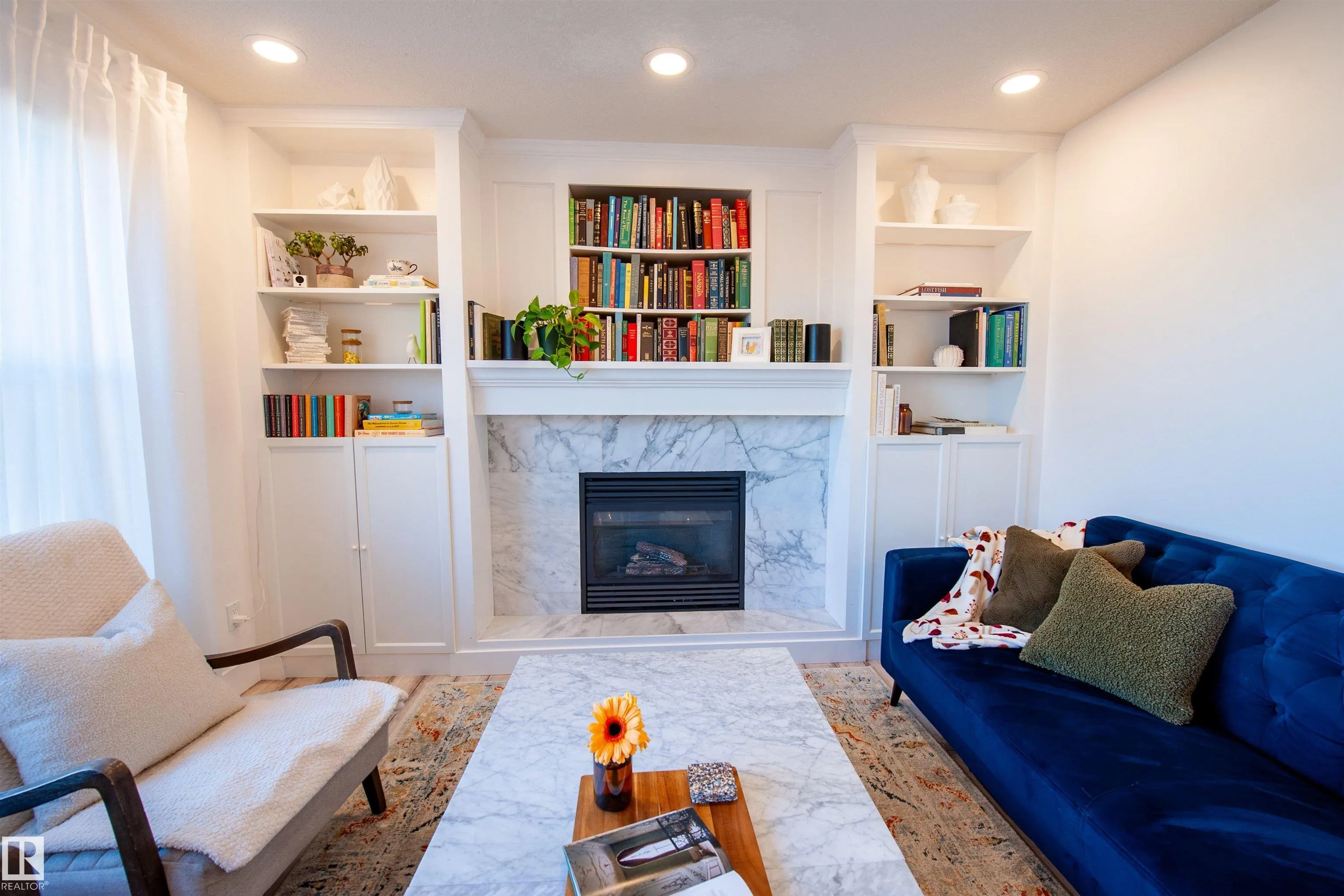 73 SUNFLOWER Crescent