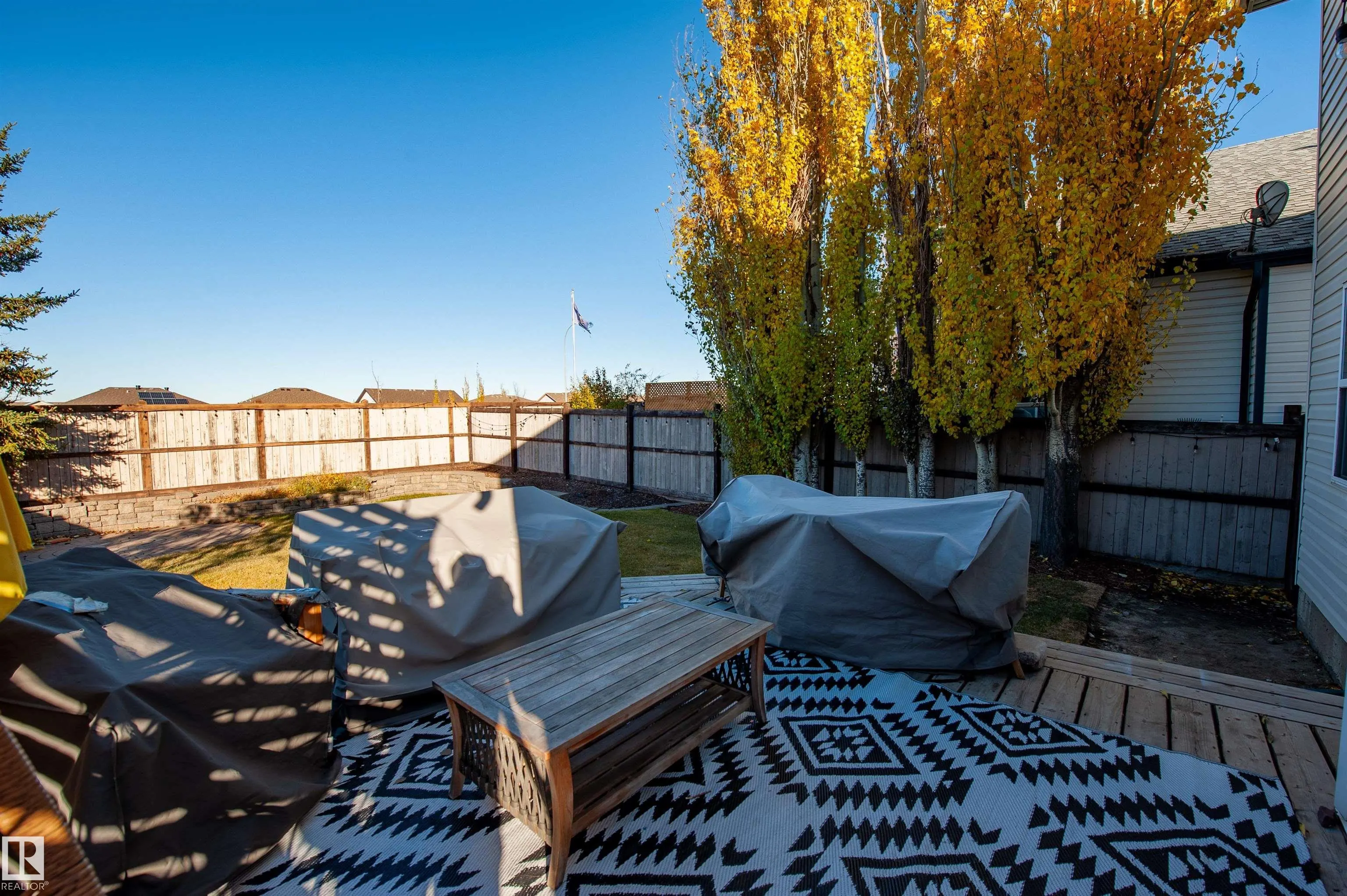 73 SUNFLOWER Crescent