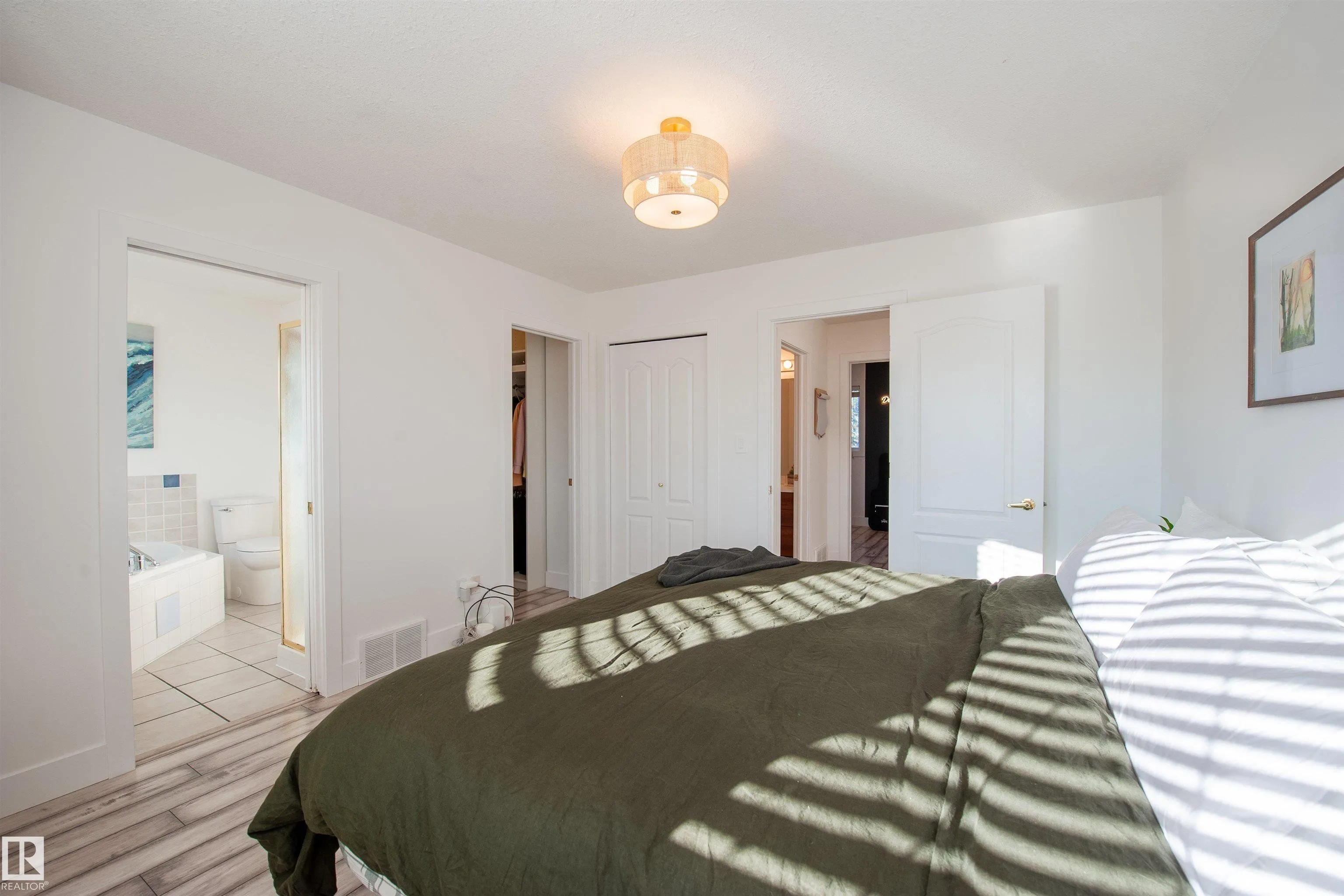 73 SUNFLOWER Crescent