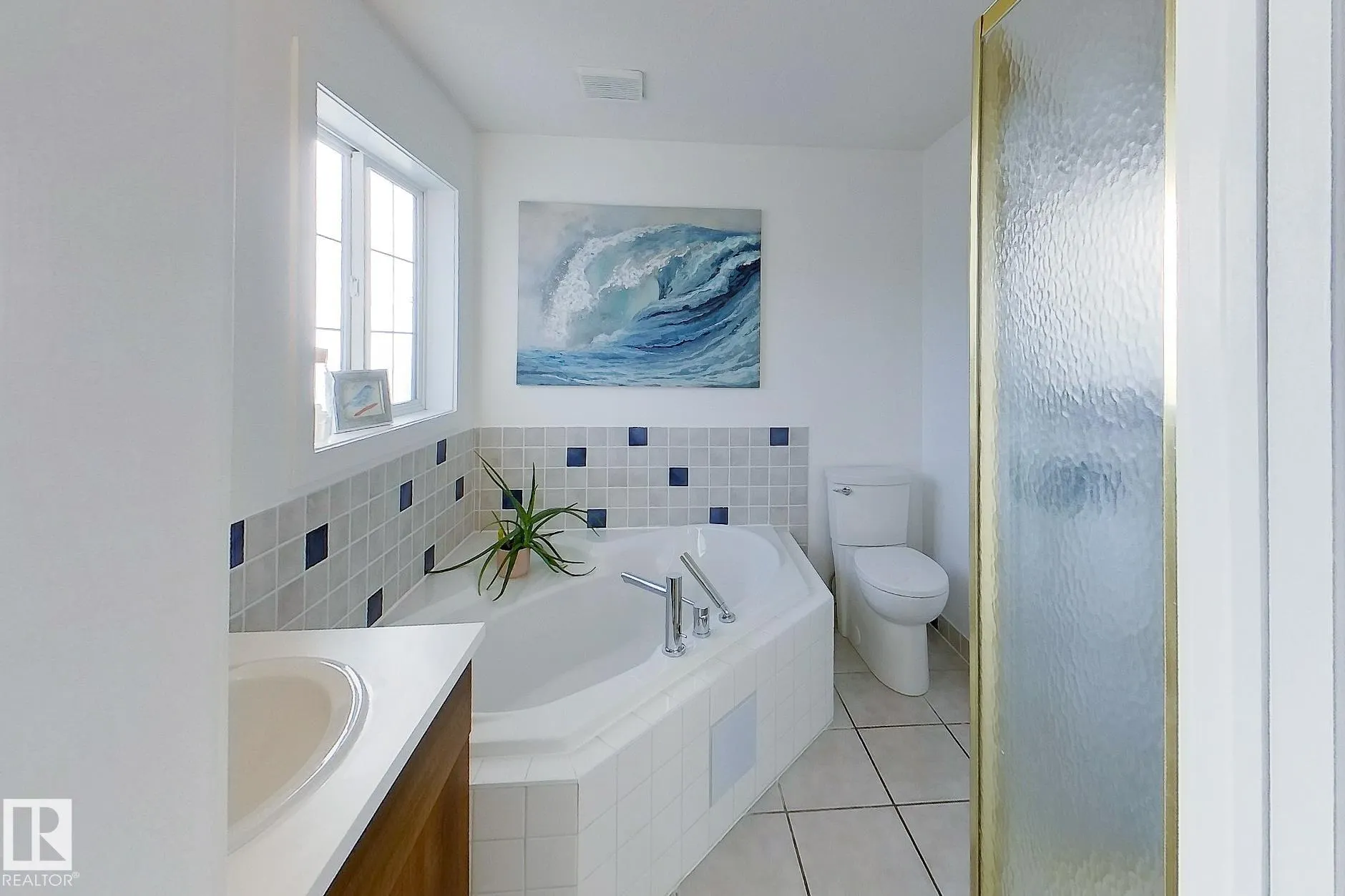 73 SUNFLOWER Crescent