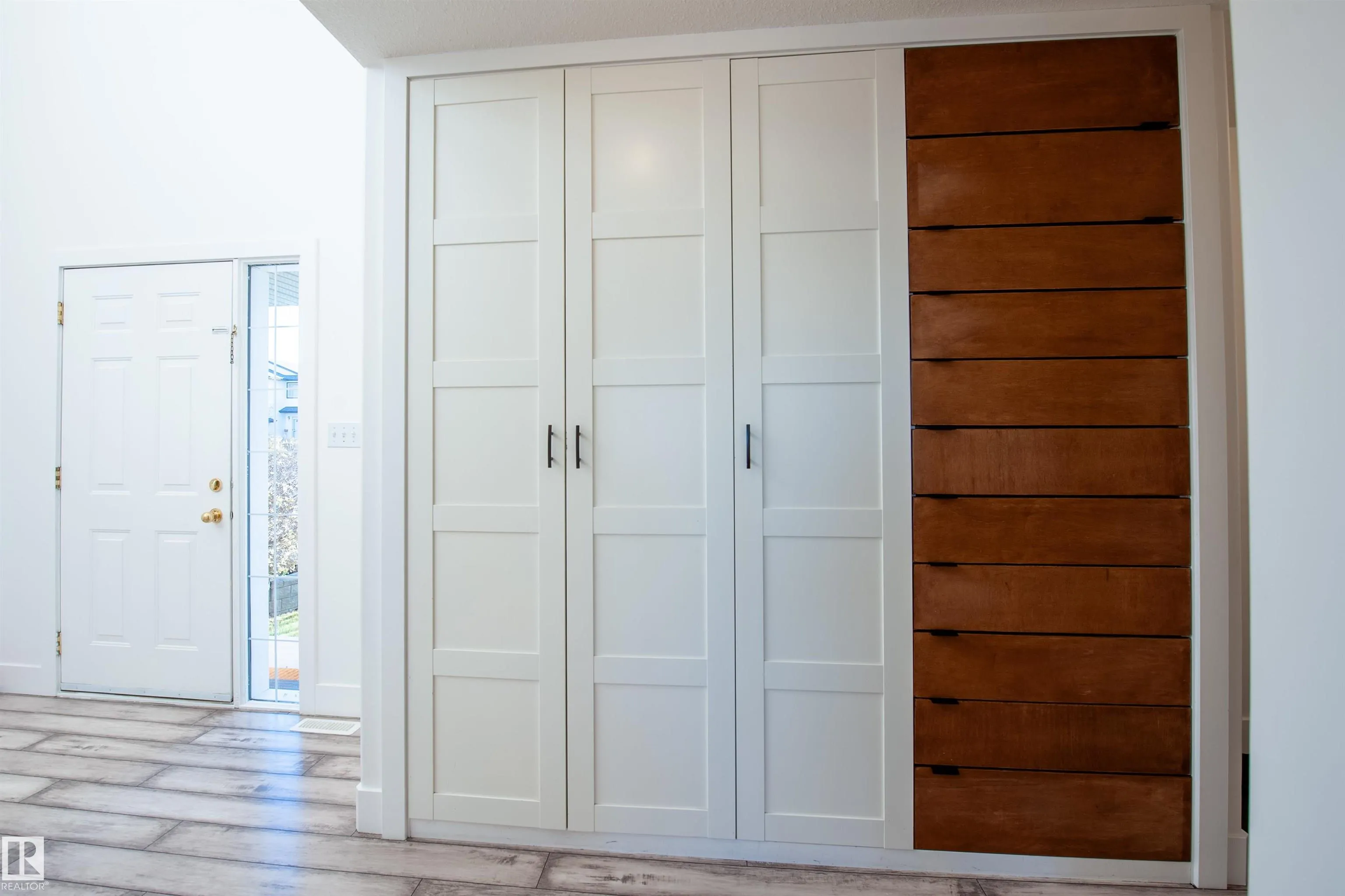 73 SUNFLOWER Crescent