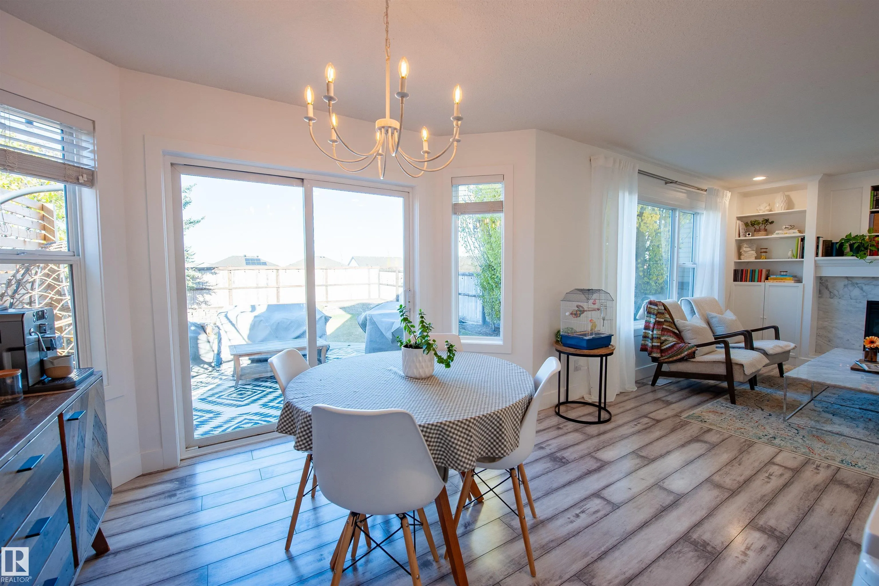 73 SUNFLOWER Crescent