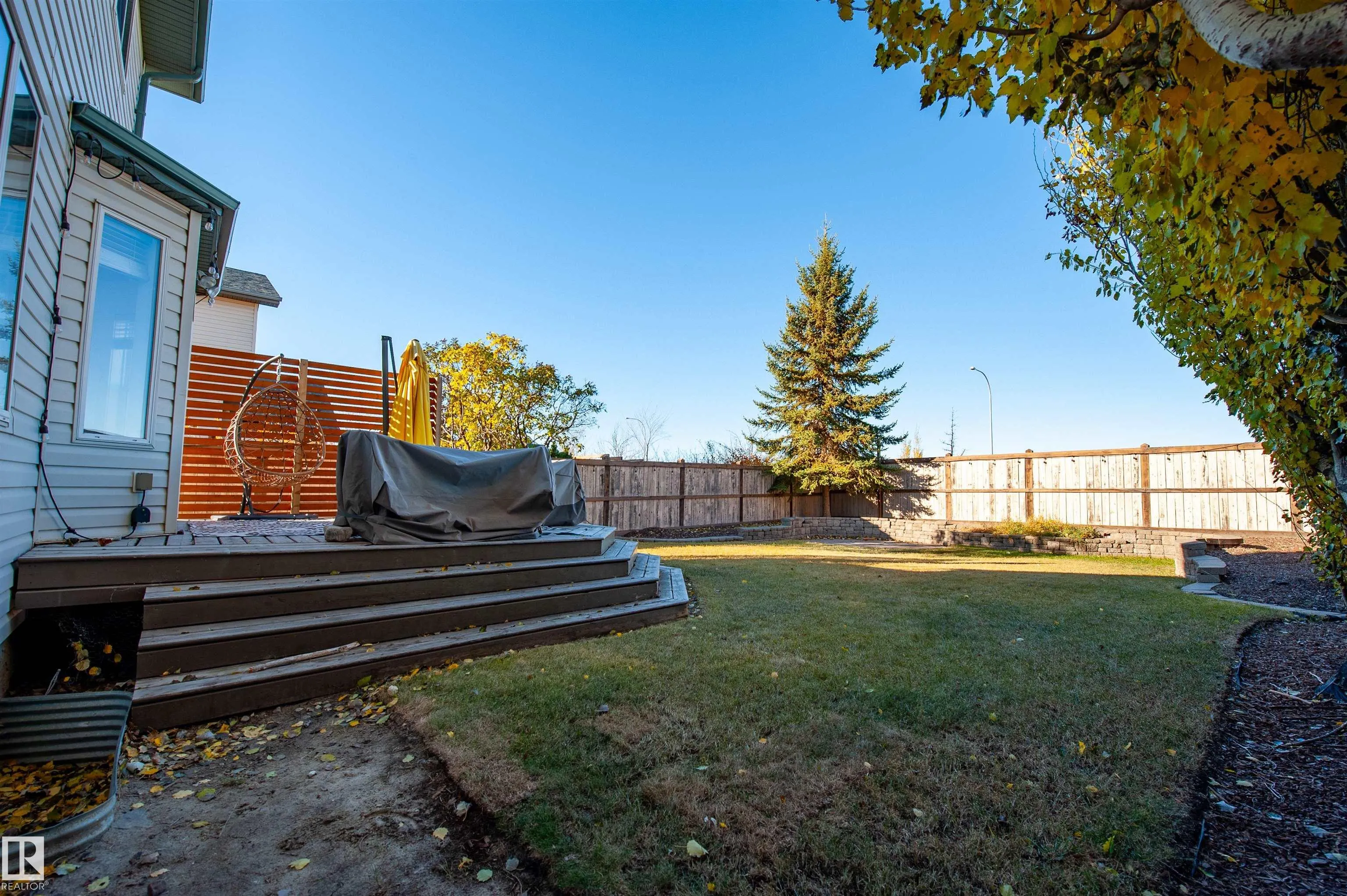 73 SUNFLOWER Crescent