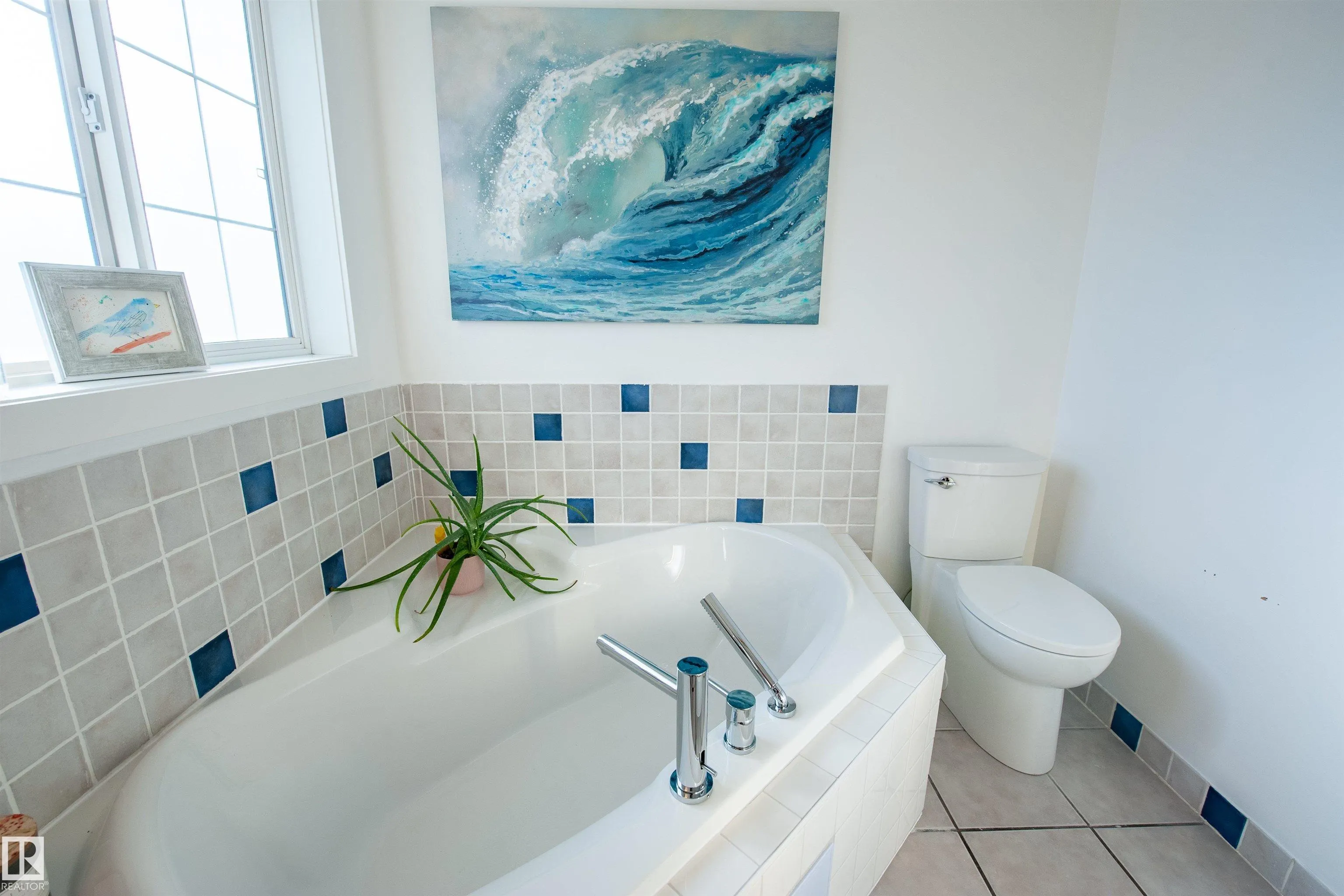 73 SUNFLOWER Crescent