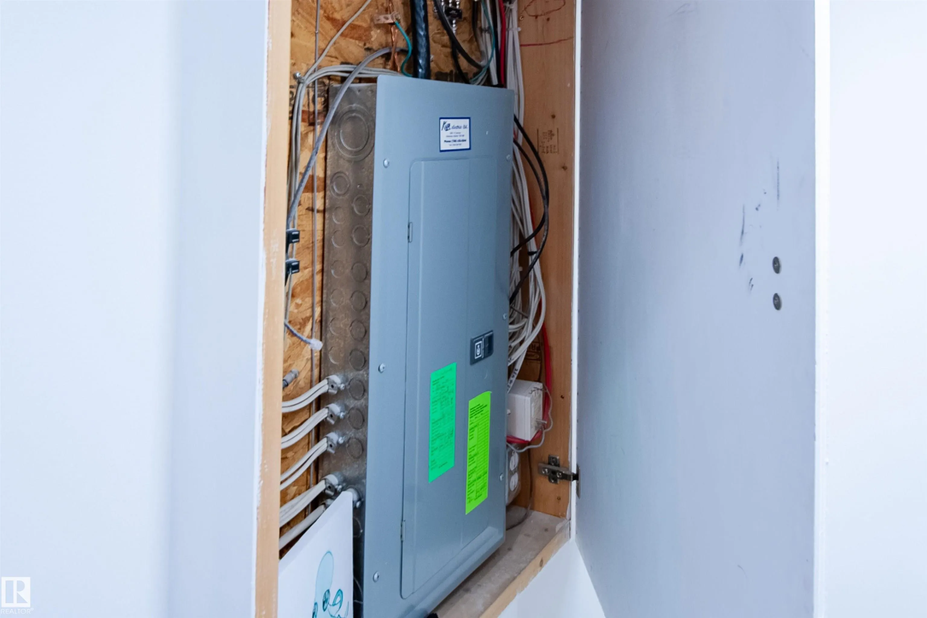 73 SUNFLOWER Crescent