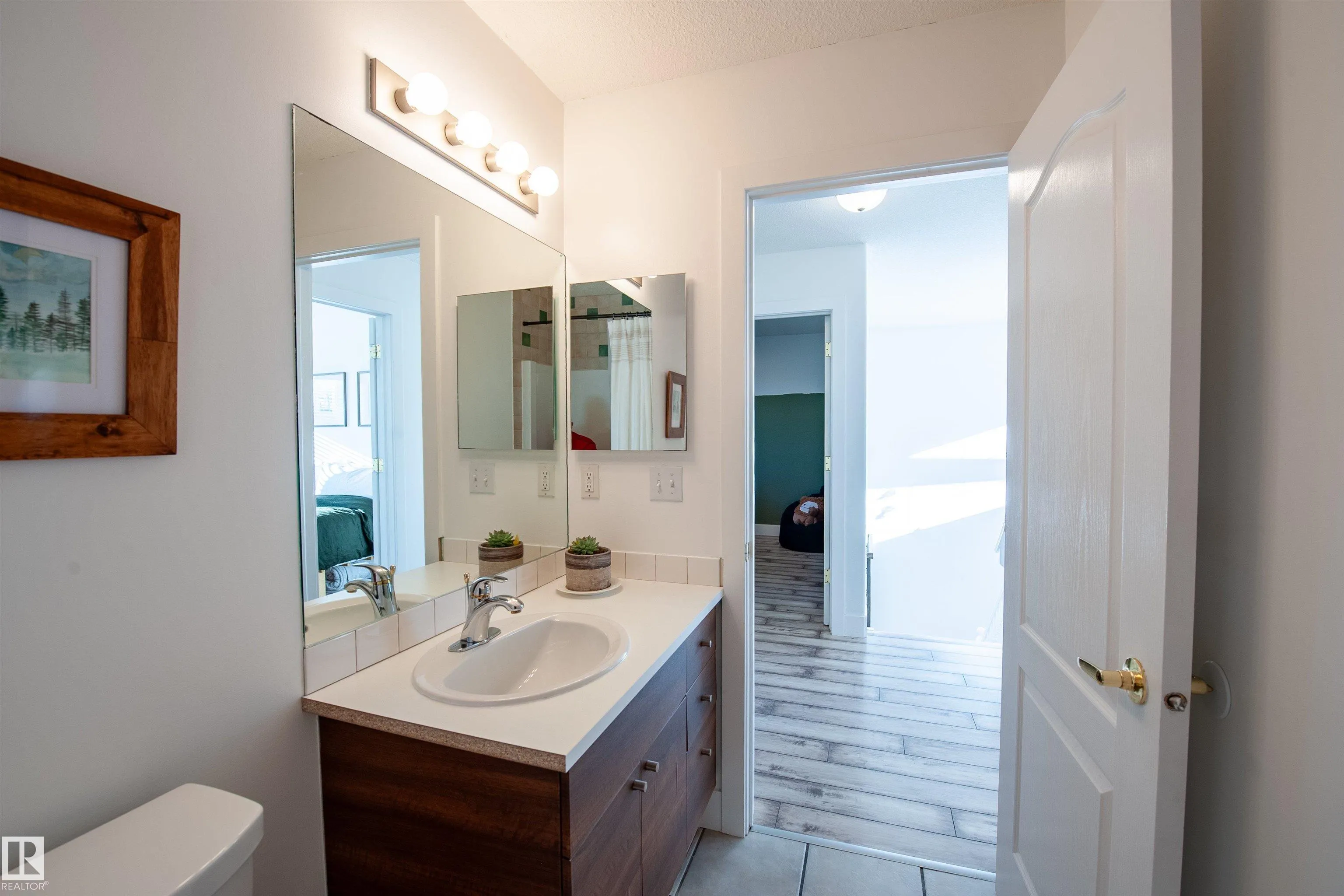 73 SUNFLOWER Crescent