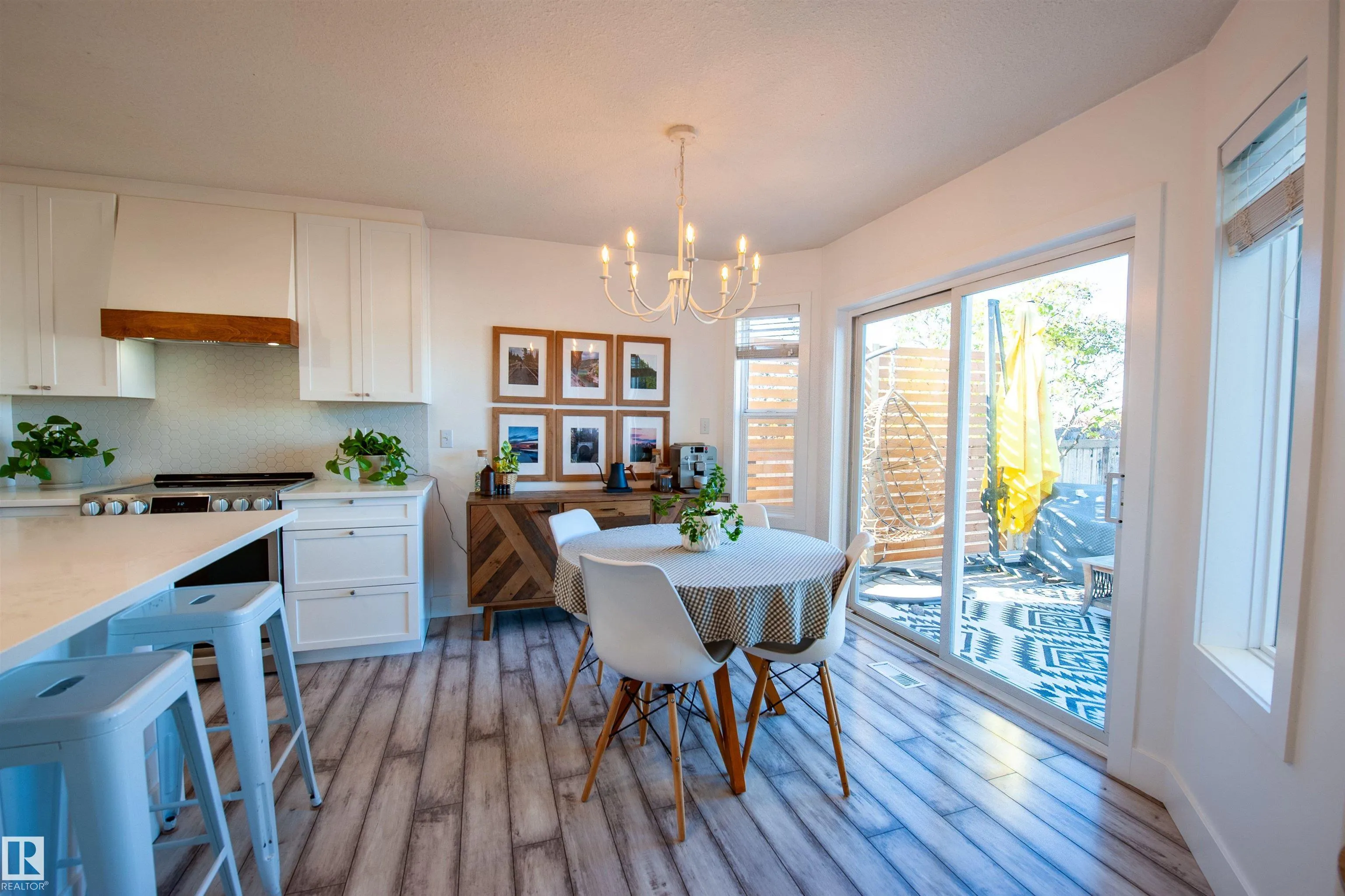 73 SUNFLOWER Crescent