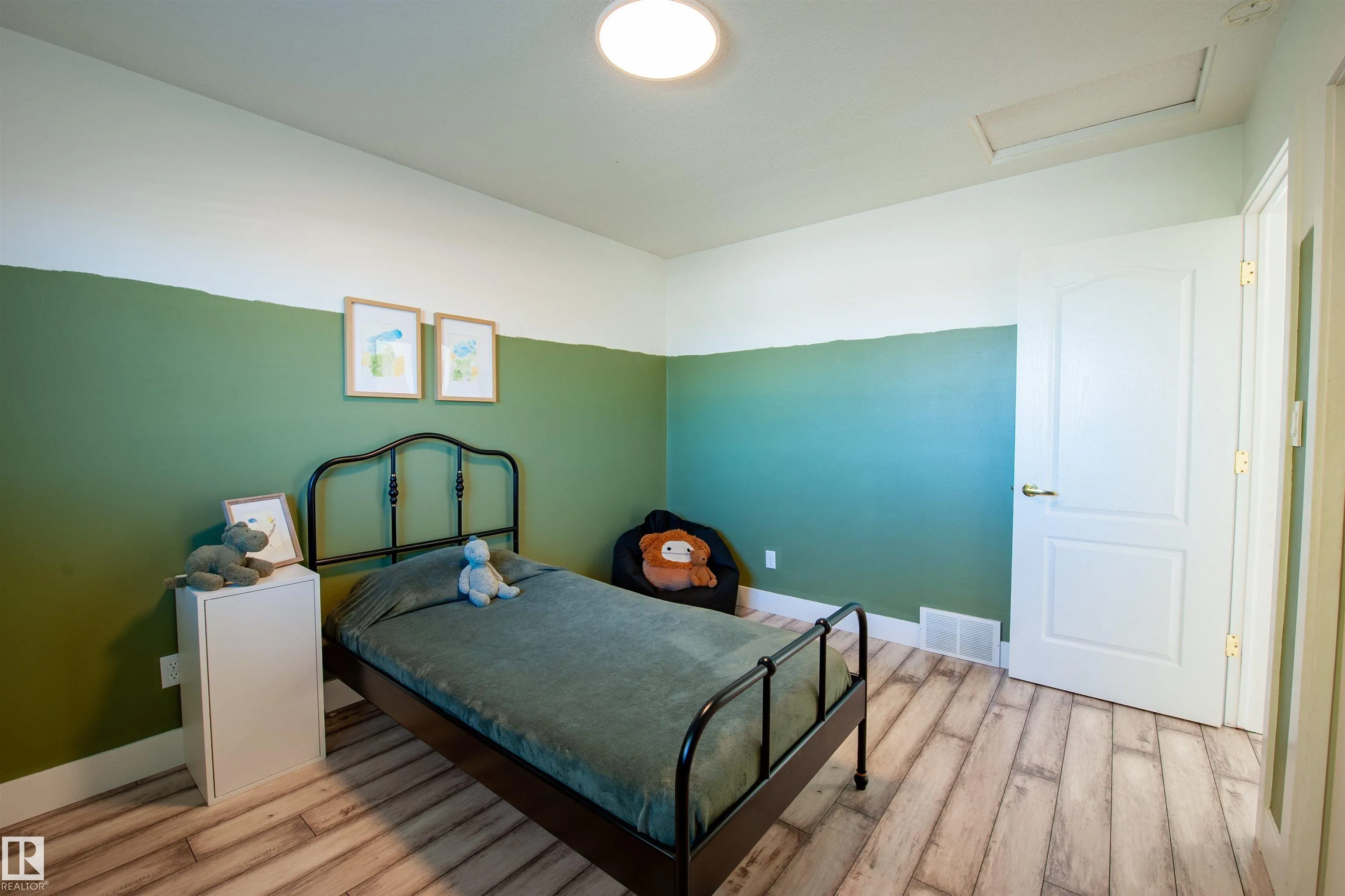 73 SUNFLOWER Crescent