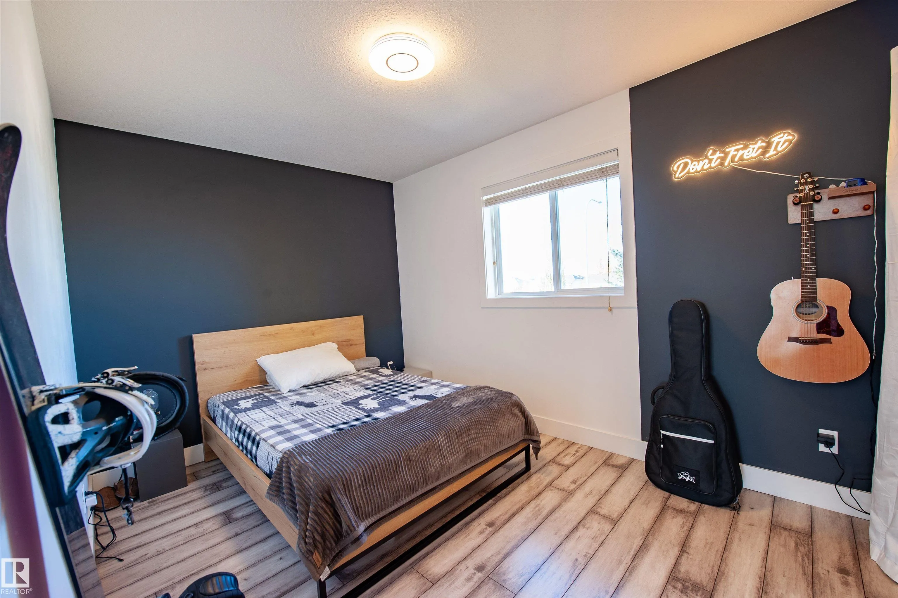 73 SUNFLOWER Crescent