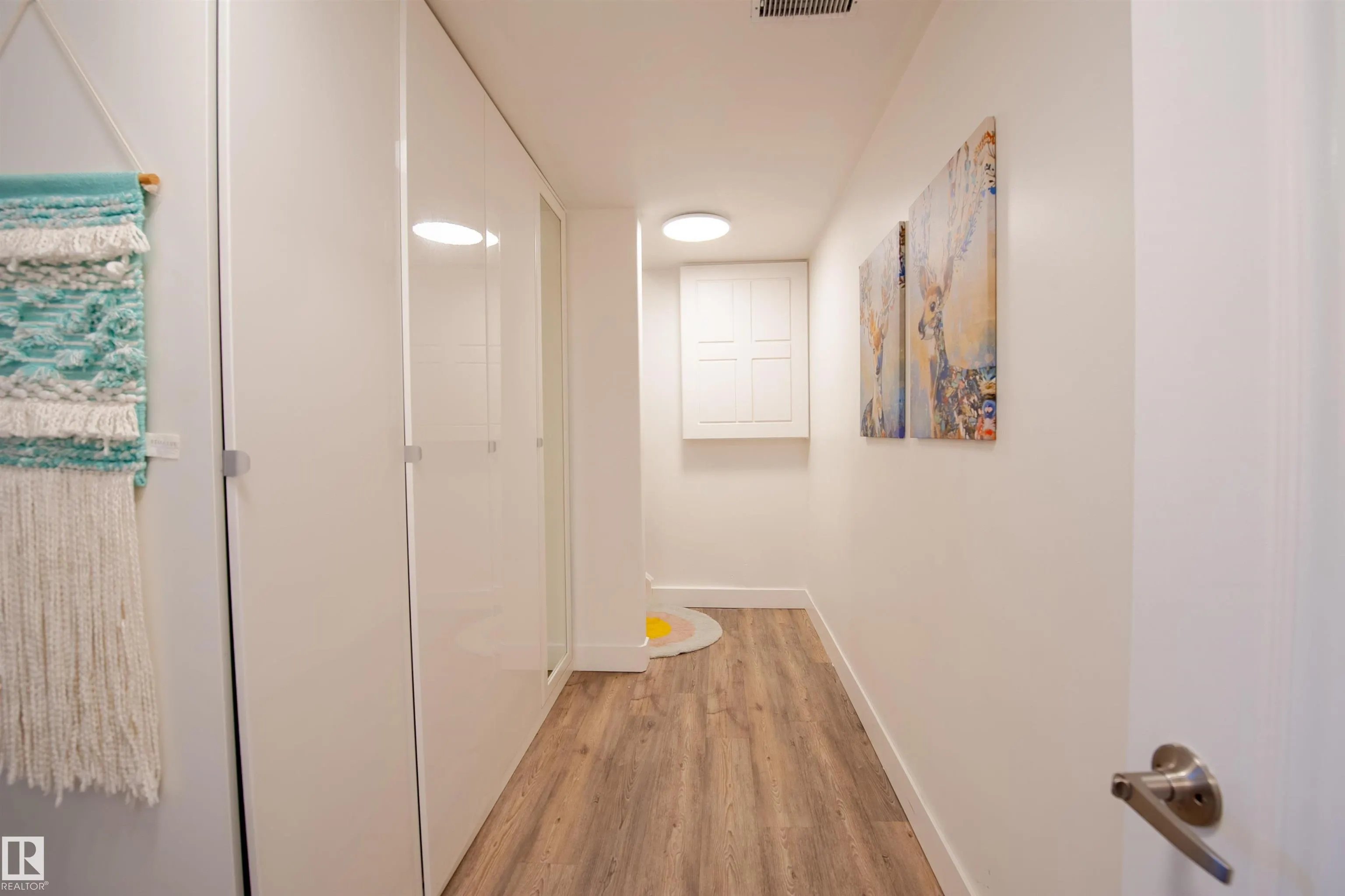 73 SUNFLOWER Crescent