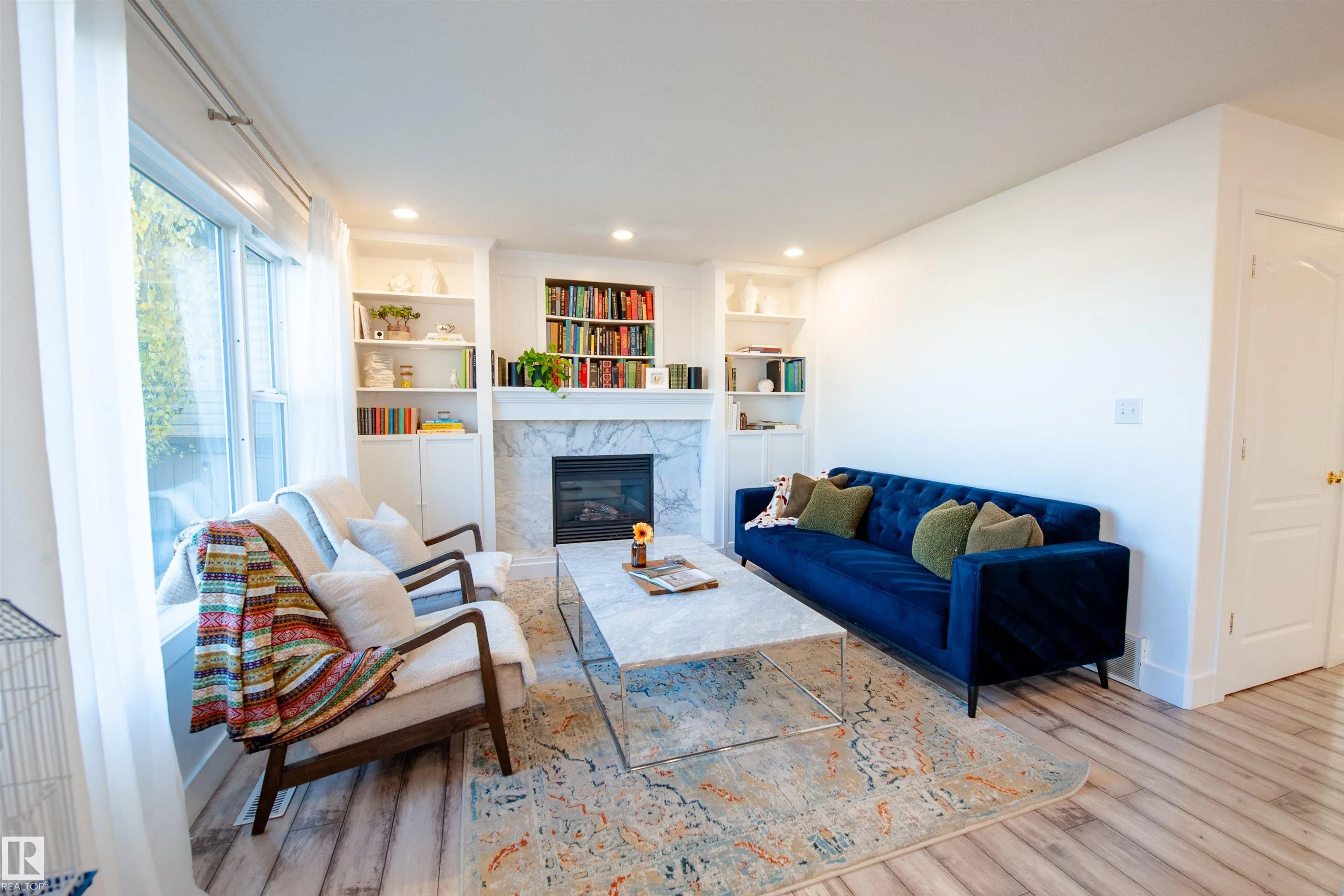 73 SUNFLOWER Crescent