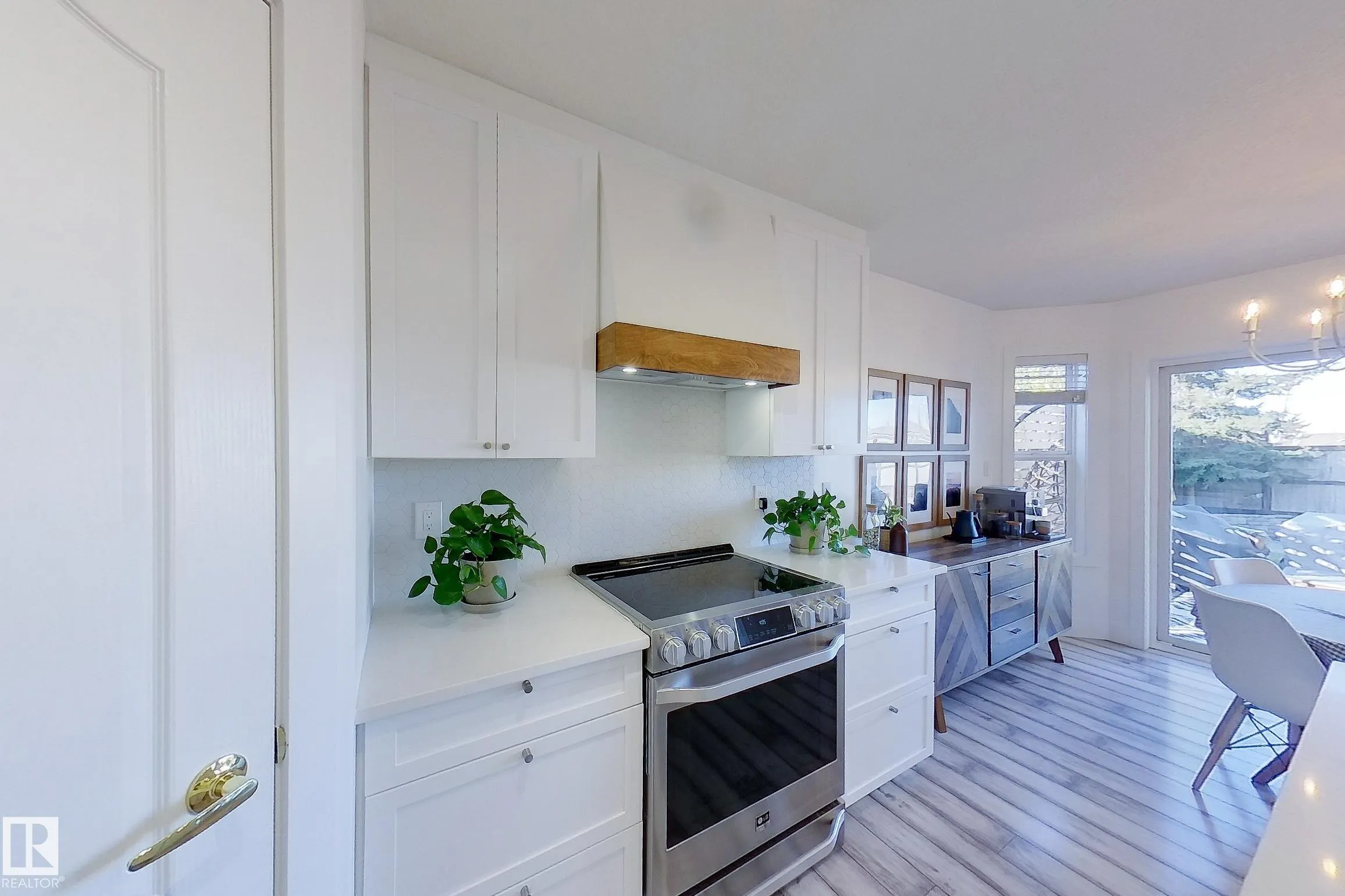 73 SUNFLOWER Crescent