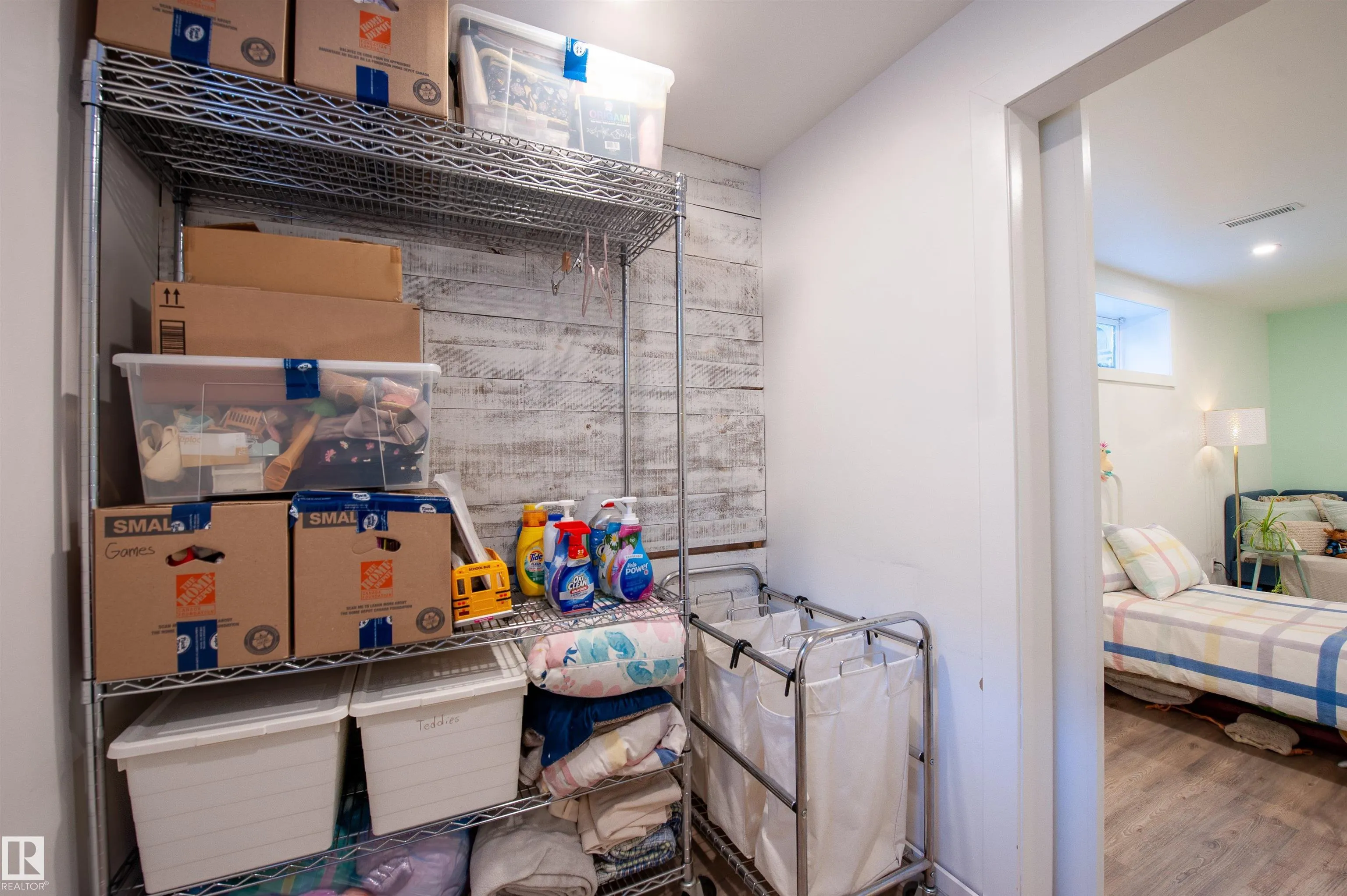 73 SUNFLOWER Crescent