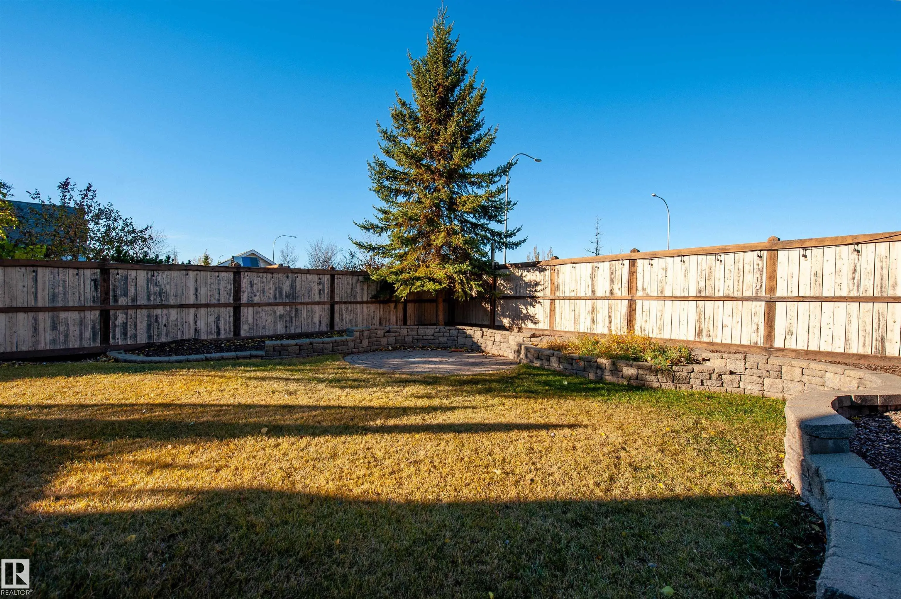 73 SUNFLOWER Crescent