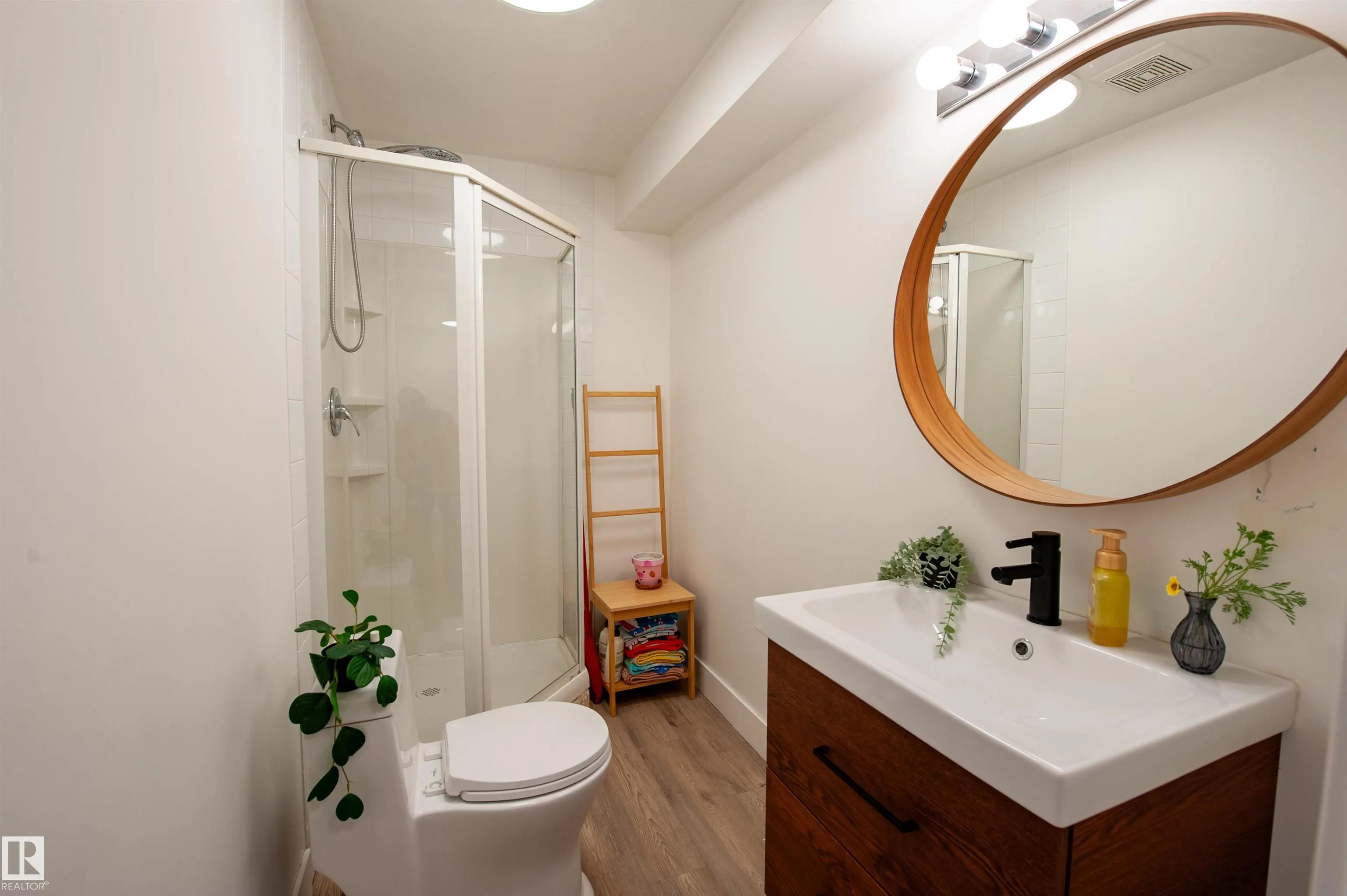 73 SUNFLOWER Crescent