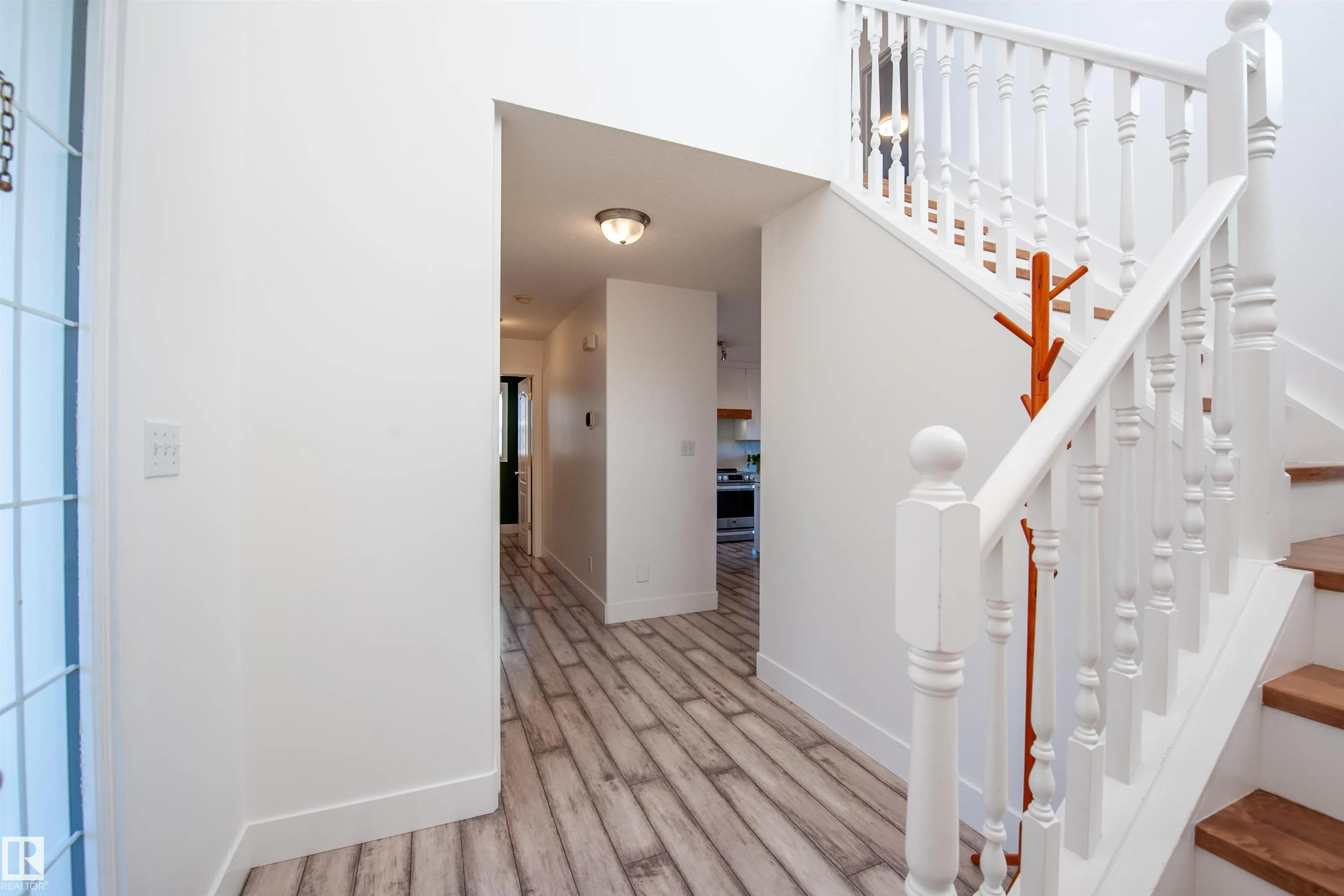 73 SUNFLOWER Crescent