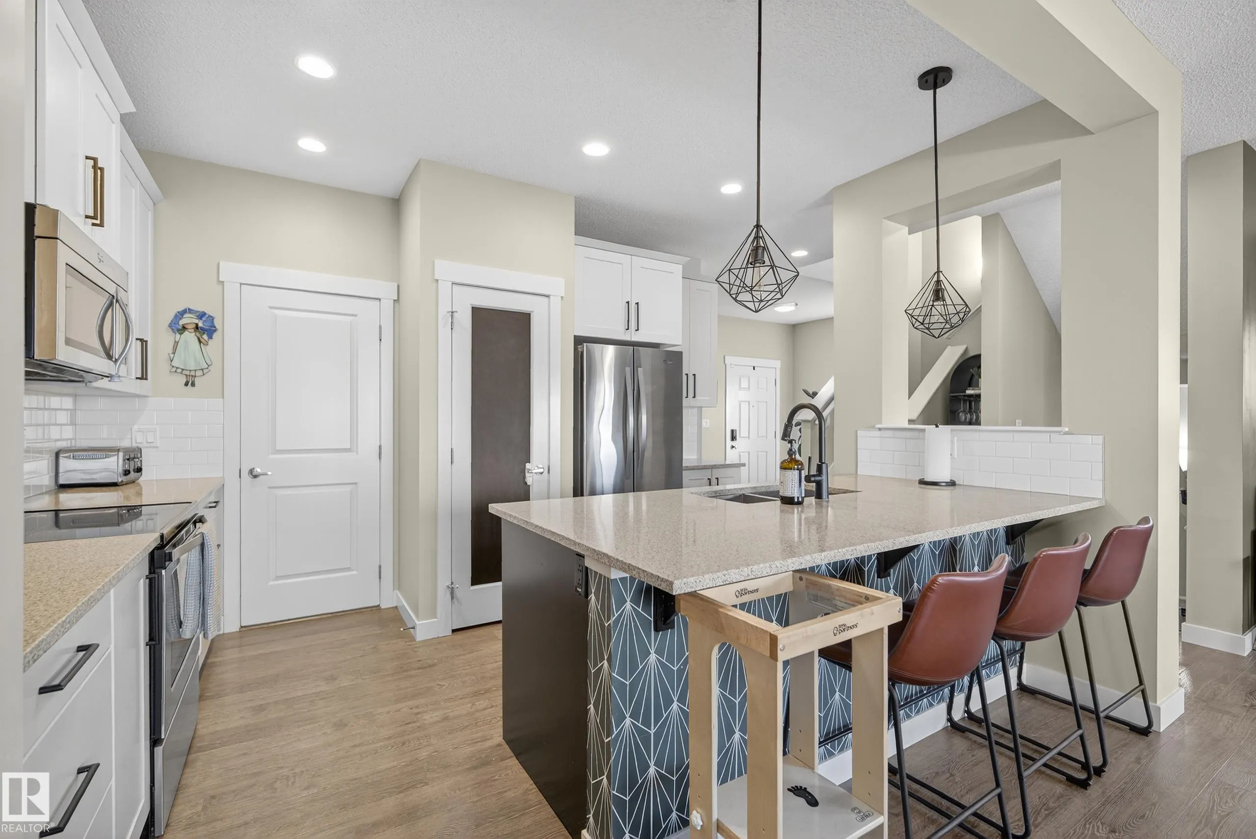 1374 SECORD LANDING Landing