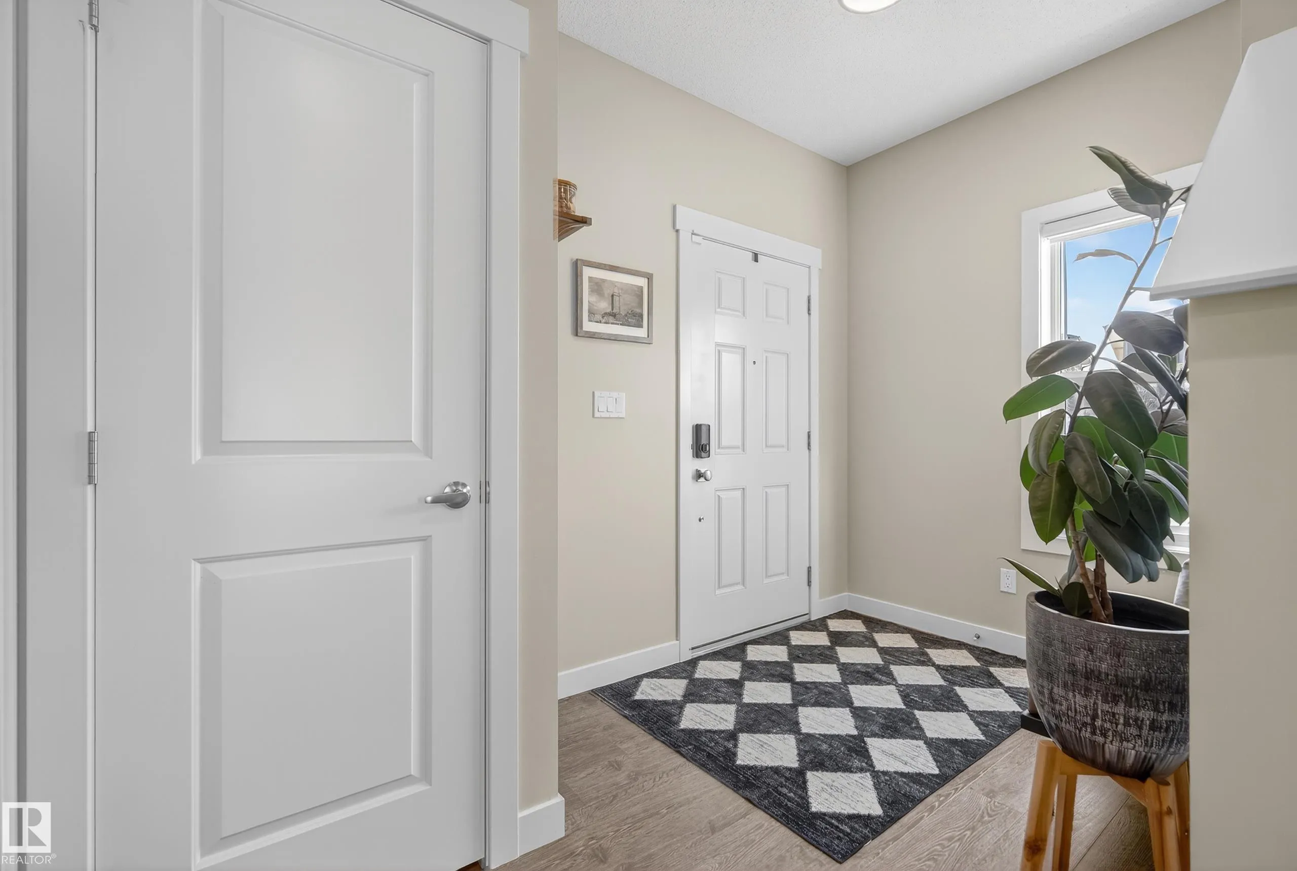 1374 SECORD LANDING Landing