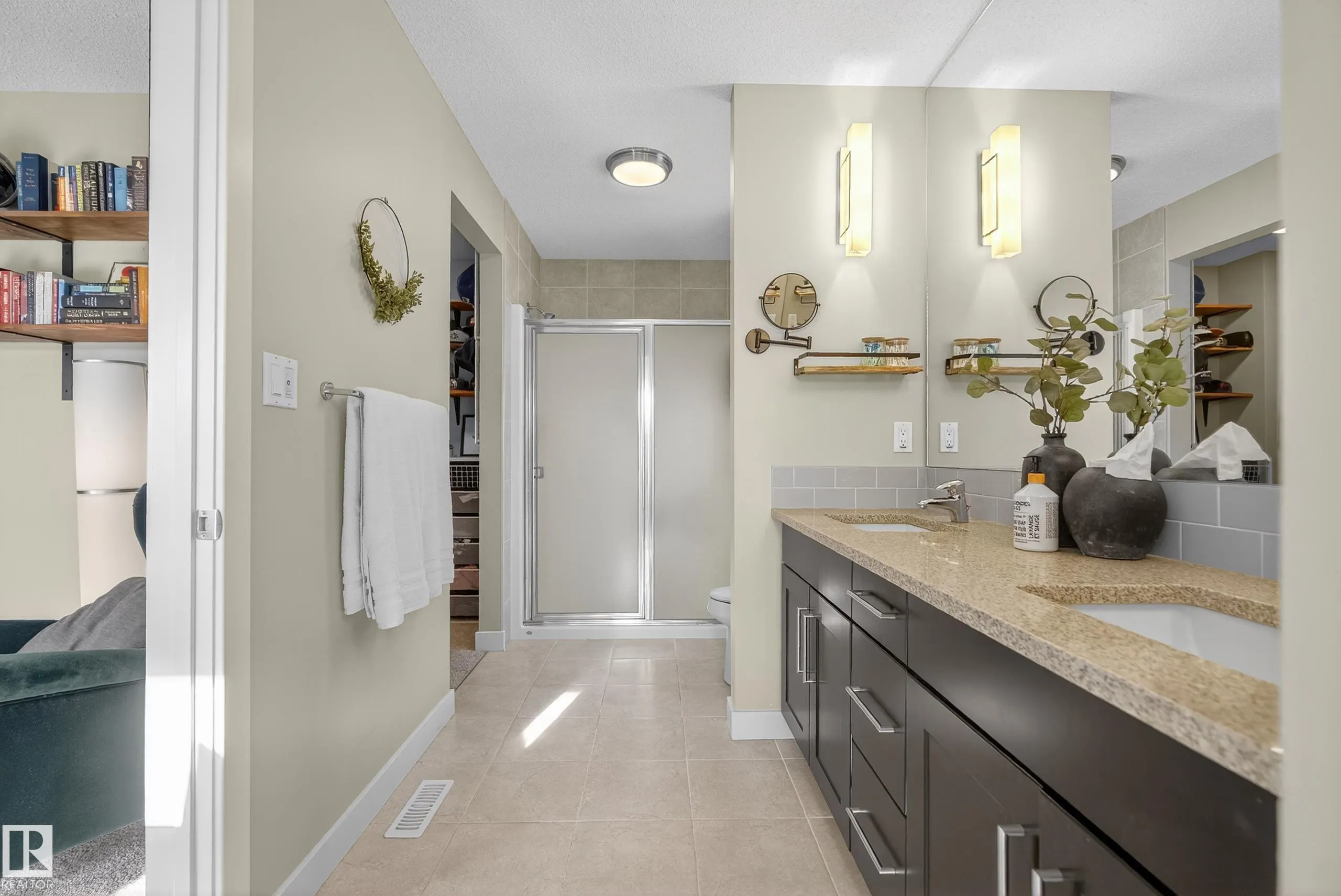 1374 SECORD LANDING Landing