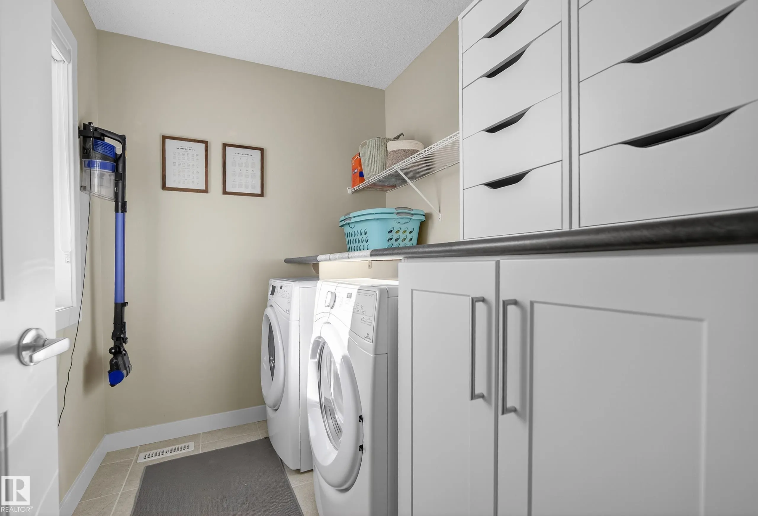 1374 SECORD LANDING Landing