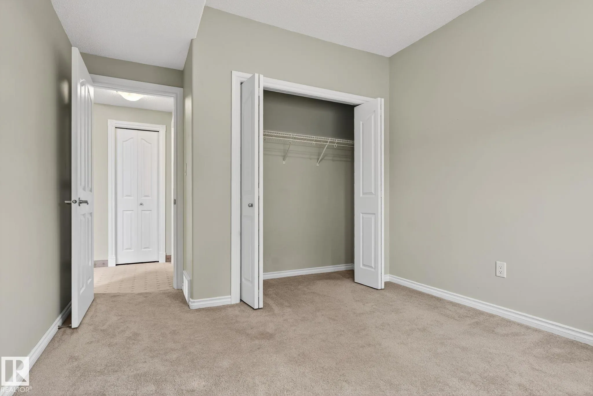 576 GLENWRIGHT Crescent