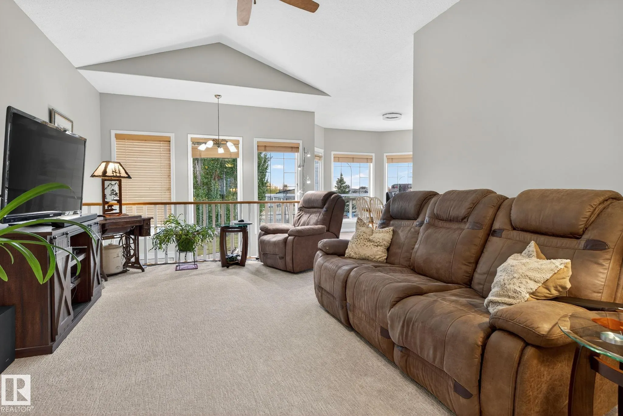 576 GLENWRIGHT Crescent