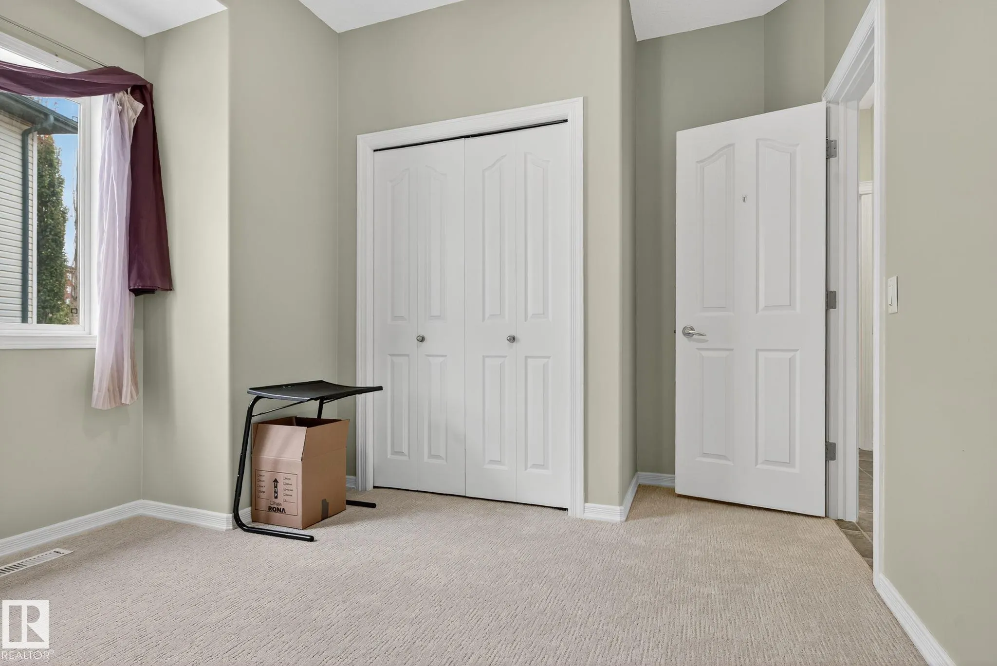 576 GLENWRIGHT Crescent