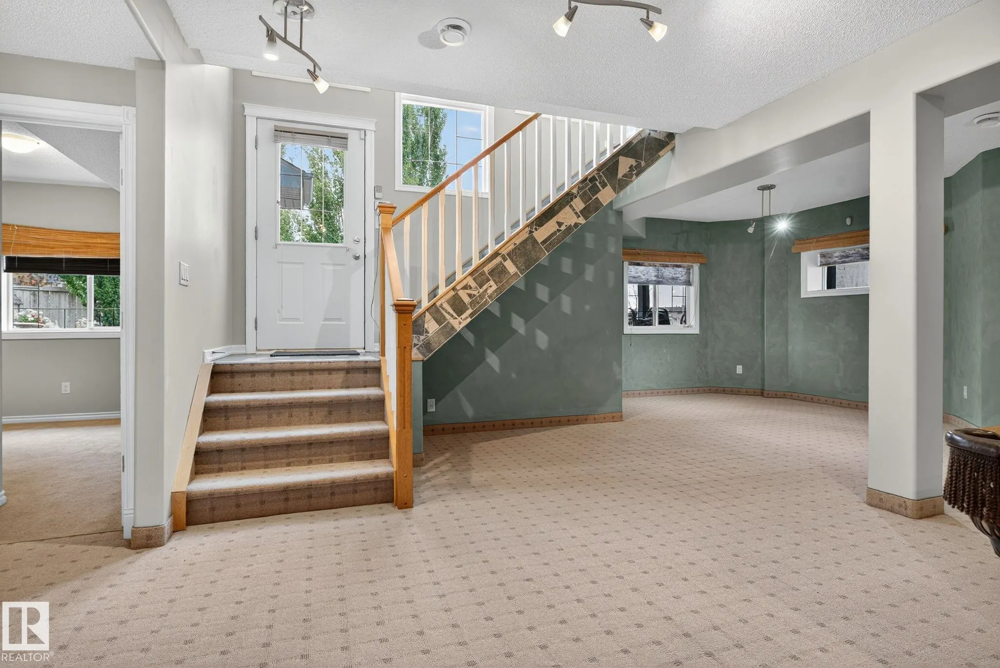 576 GLENWRIGHT Crescent