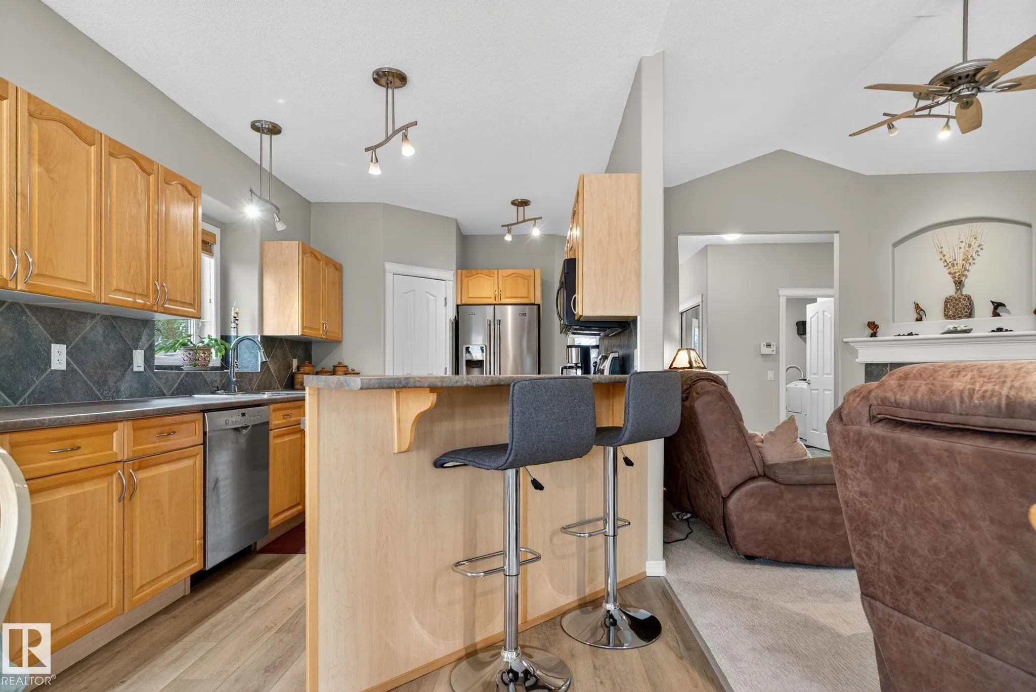 576 GLENWRIGHT Crescent