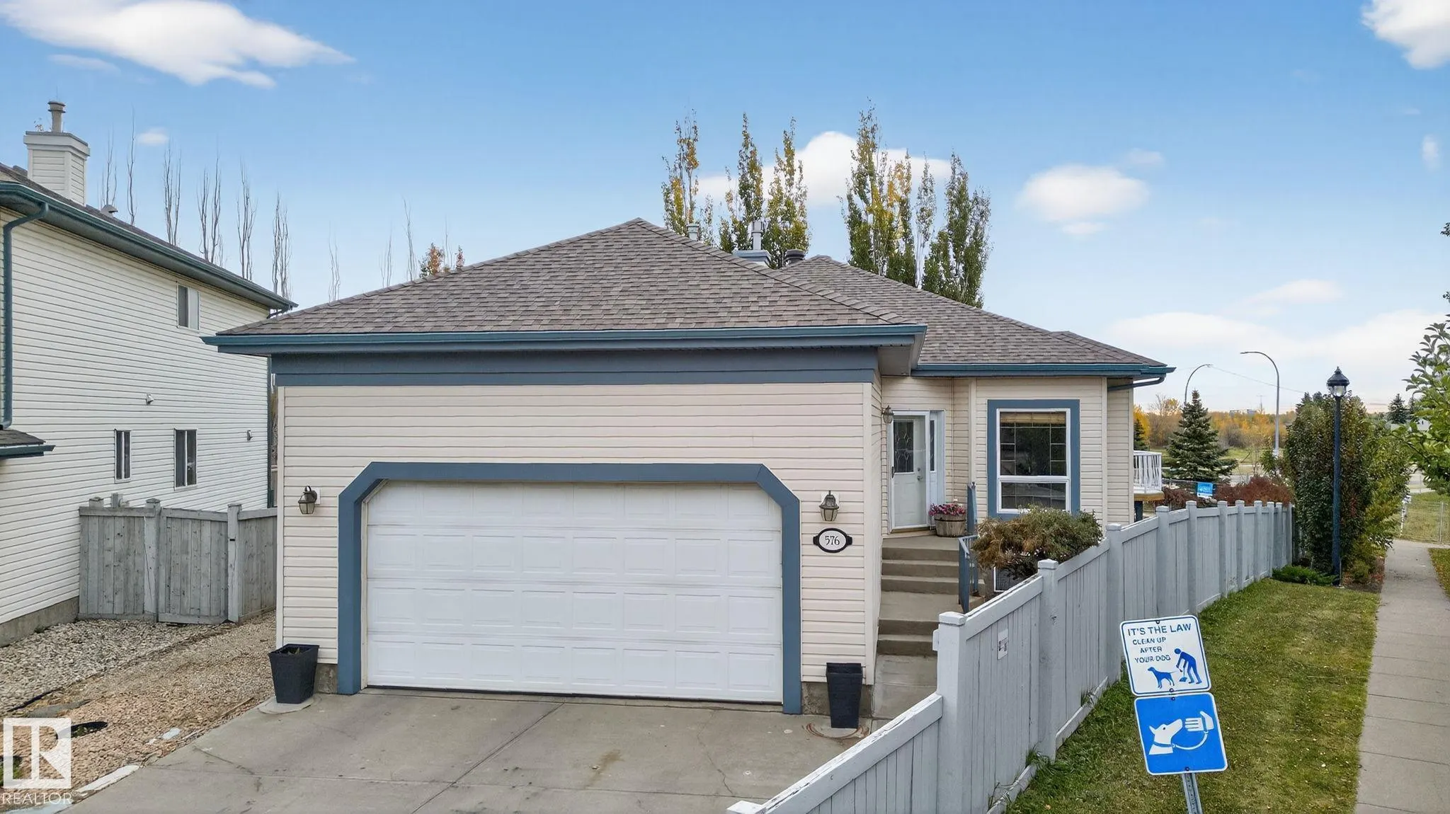 576 GLENWRIGHT Crescent