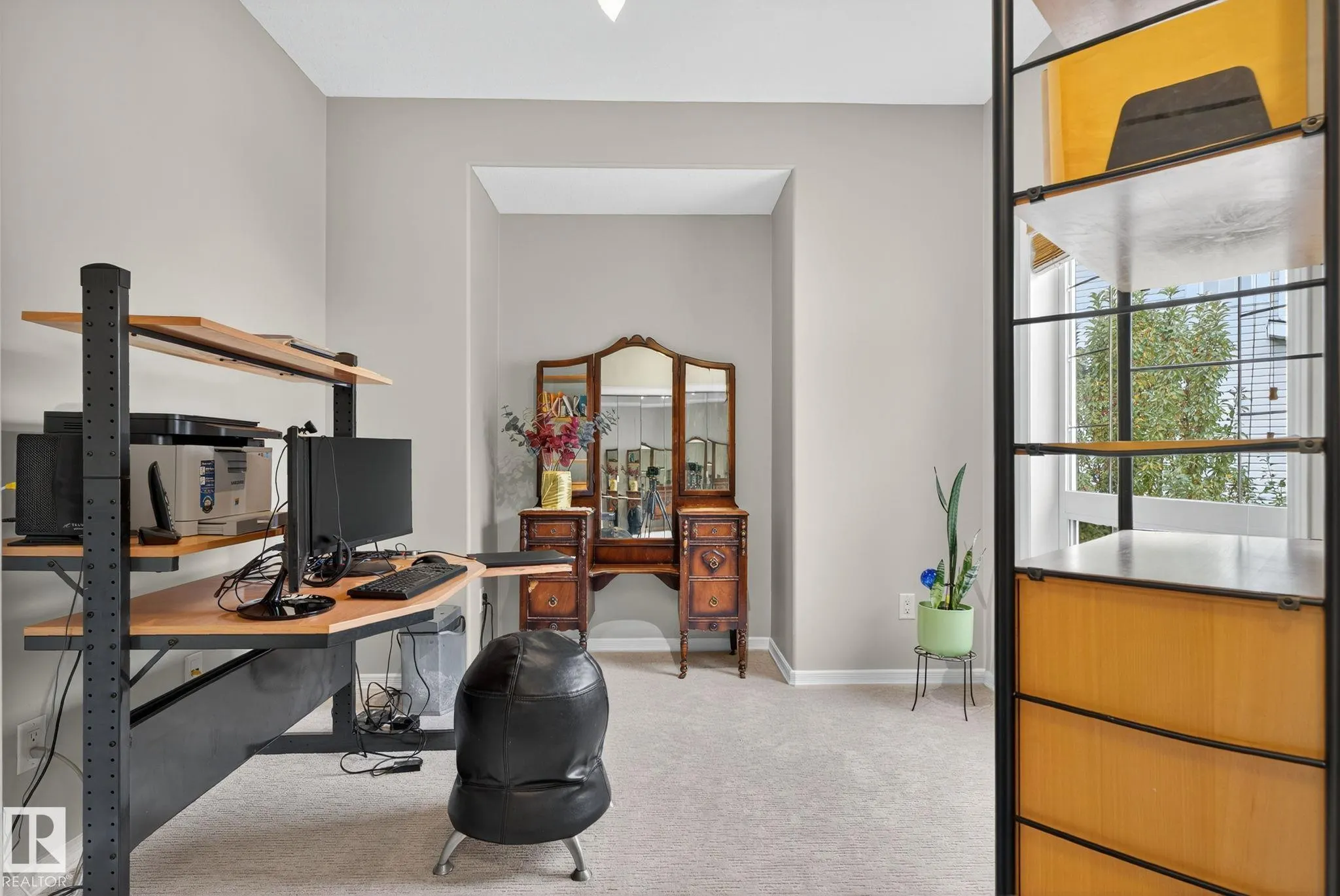 576 GLENWRIGHT Crescent