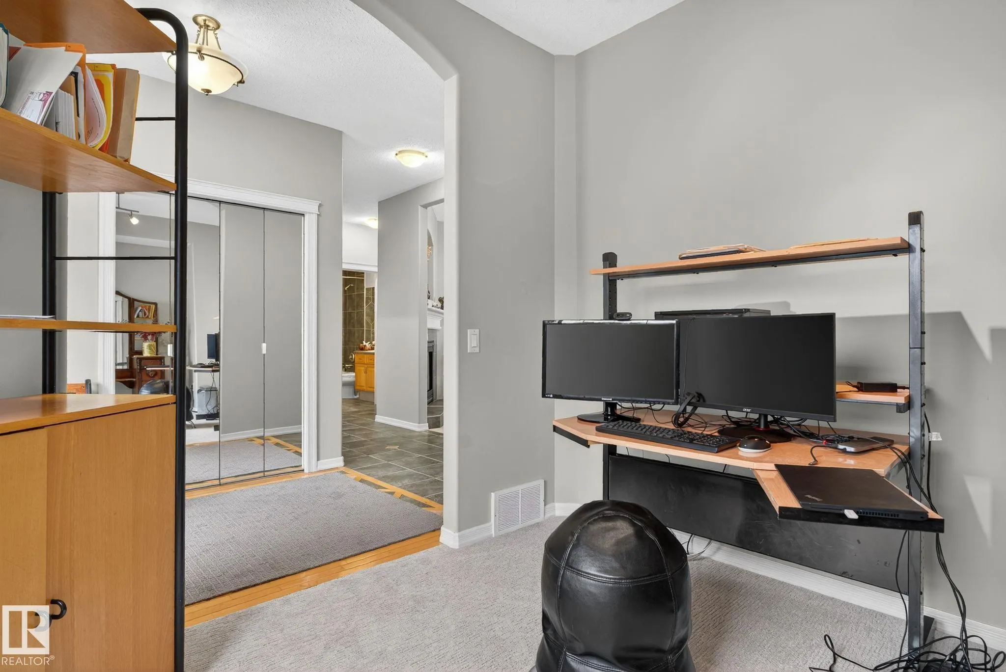 576 GLENWRIGHT Crescent