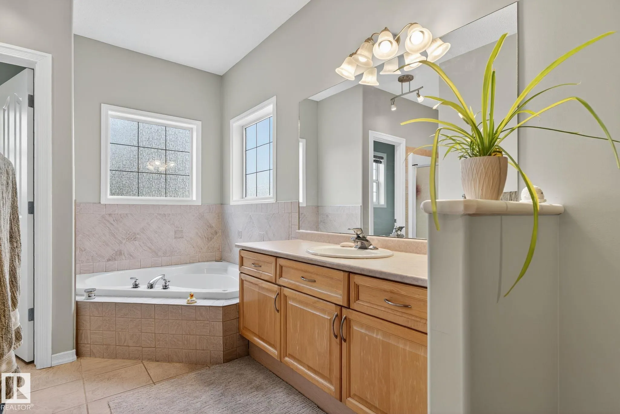 576 GLENWRIGHT Crescent