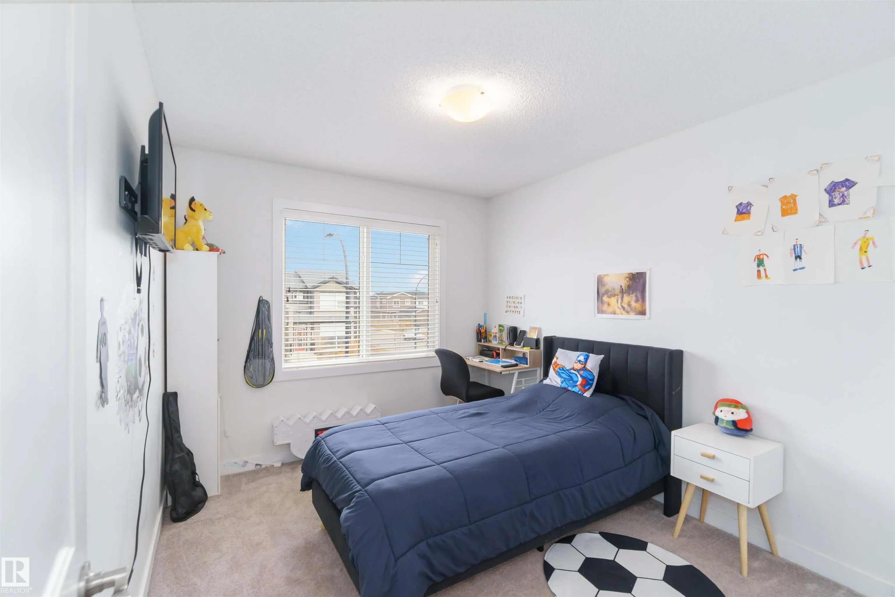 392 CHARLESWORTH Drive